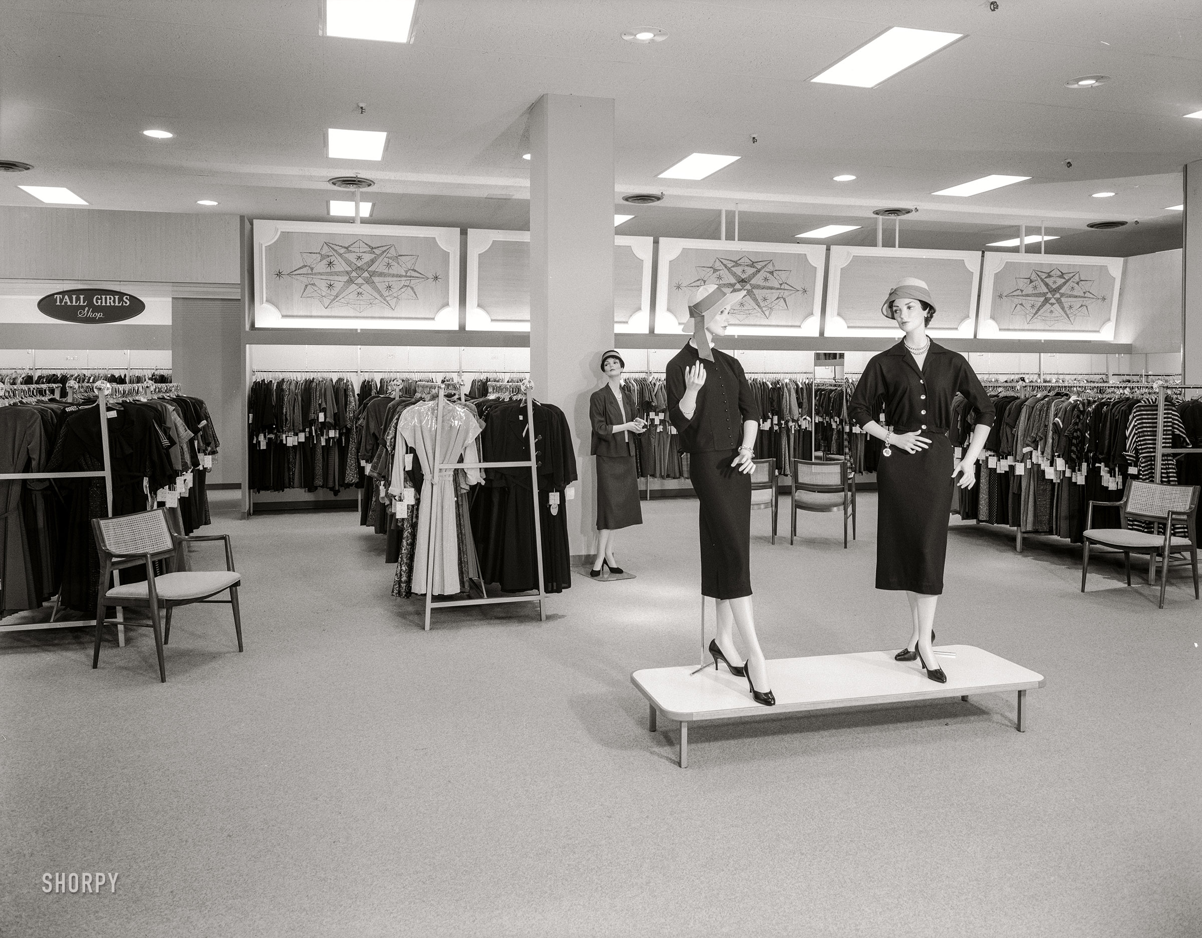 October 8, 1957. "Filene's department store, North Shore Shopping Center, Peabody, Massachusetts. Women's and misses' department. Raymond Loewy Associates, client." 4x5 inch acetate negative by Gottscho-Schleisner. View full size.