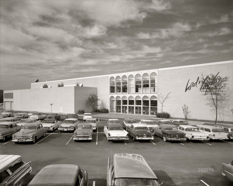 October 1959. "Lord &amp; Taylor department store, Washington-Chevy Chase. View to south facade." 4x5 inch acetate negative by Gottscho-Schleisner. View full size.
