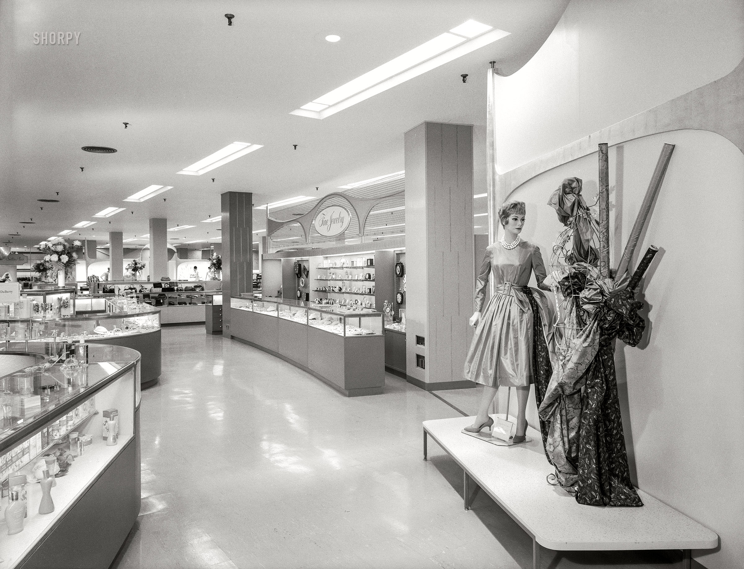 October 23, 1959. "Bloomingdale's. Hackensack, New Jersey. Fine jewelry. Raymond Loewy, client." Large-format acetate negative by Gottscho-Schleisner. View full size.