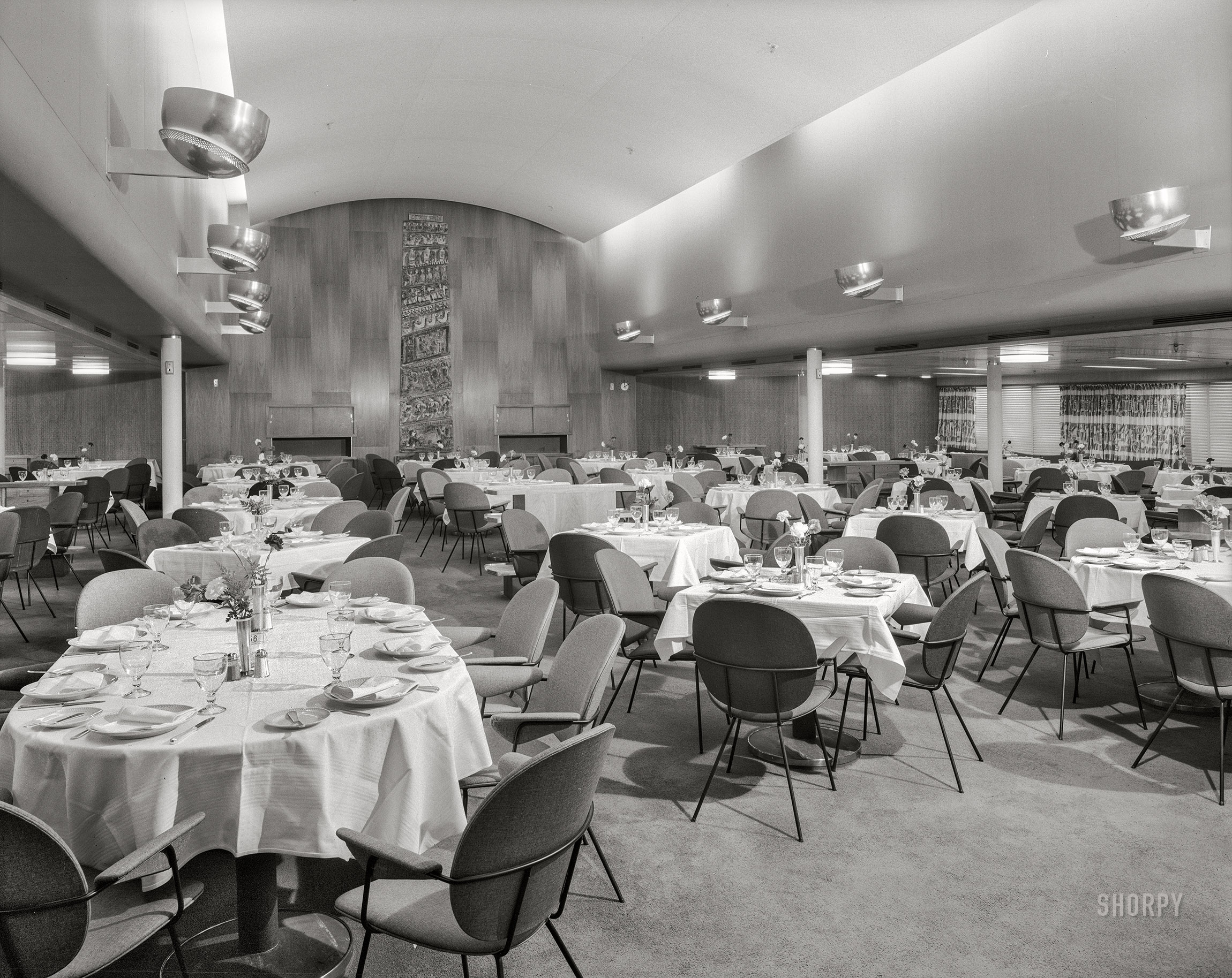 February 26, 1960. New York. "Incres Line Caribbean cruise ship M.S. Victoria. Dining room. Gustavo Pulitzer-Finali, designer." Acetate negative by Gottscho-Schleisner. View full size.