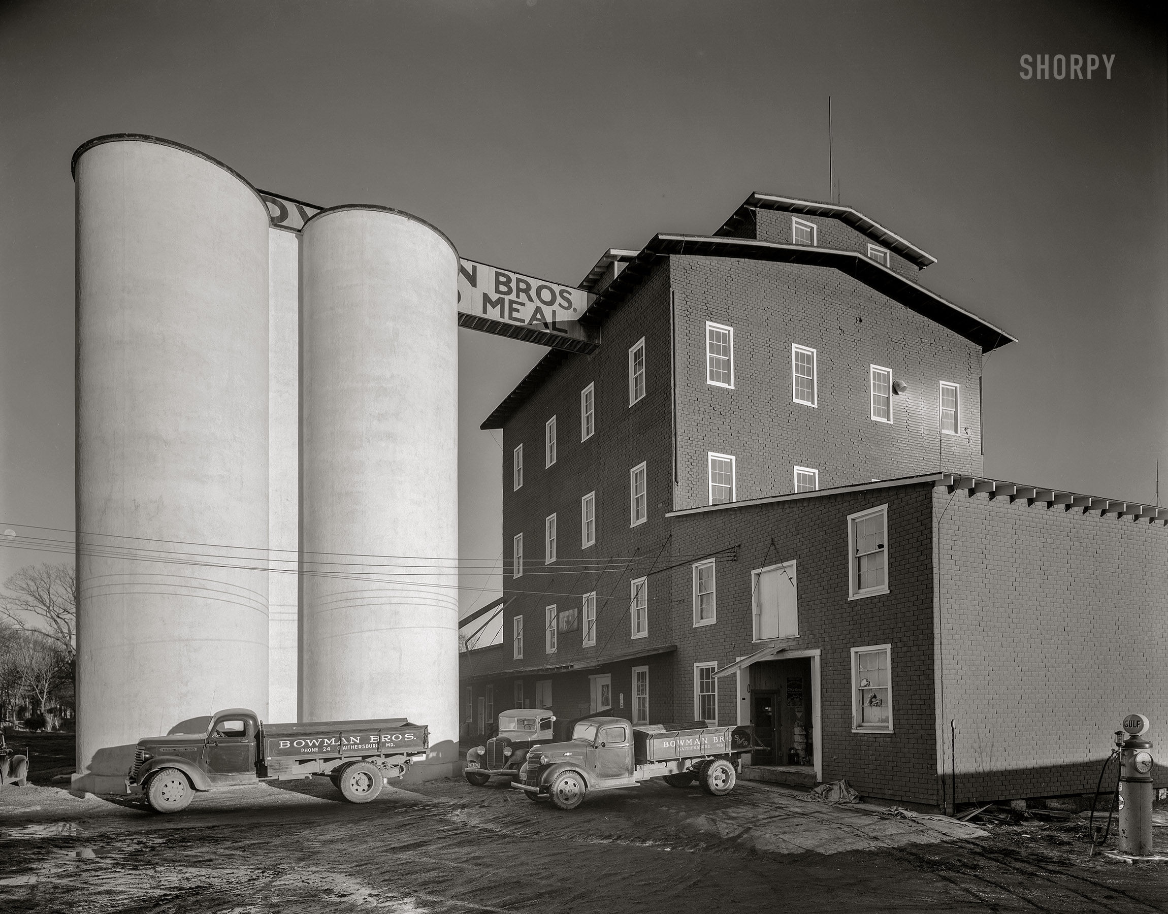 Montgomery County, Maryland, circa 1940. "Bowman Bros. grist mill, Gaithersburg." 8x10 inch acetate negative by Theodor Horydczak. View full size.