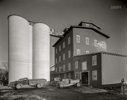 Montgomery County, Maryland, circa 1940. "Bowman Bros. grist mill, Gaithersburg." 8x10 inch acetate negative by Theodor Horydczak. View full size.