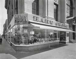 April 1954. Washington, D.C. "Hahn Shoes, exterior, 14th and G streets N.W." 8x10 inch acetate negative by Theodor Horydczak.  View full size.