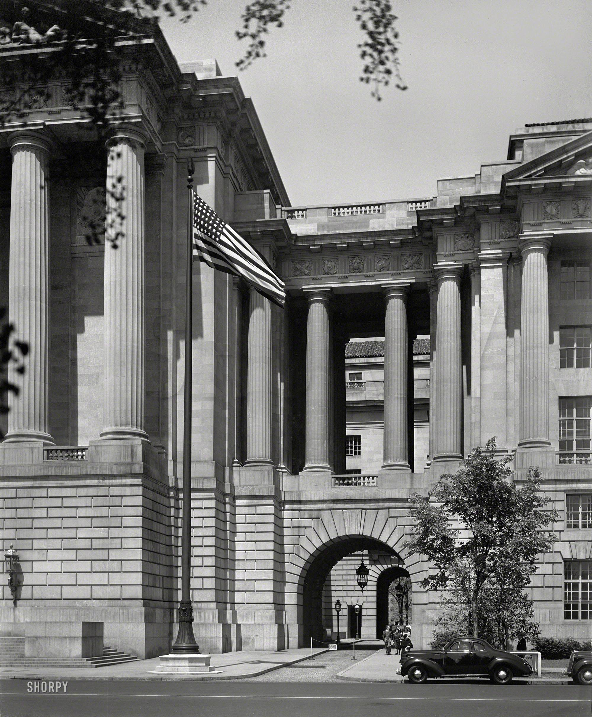 Washington, D.C., circa 1937. "U.S. Labor Department and Interstate Commerce Commission Building. Passageway between ICC and Departmental Auditorium sections." 8x10 acetate negative by Theodor Horydczak. View full size.