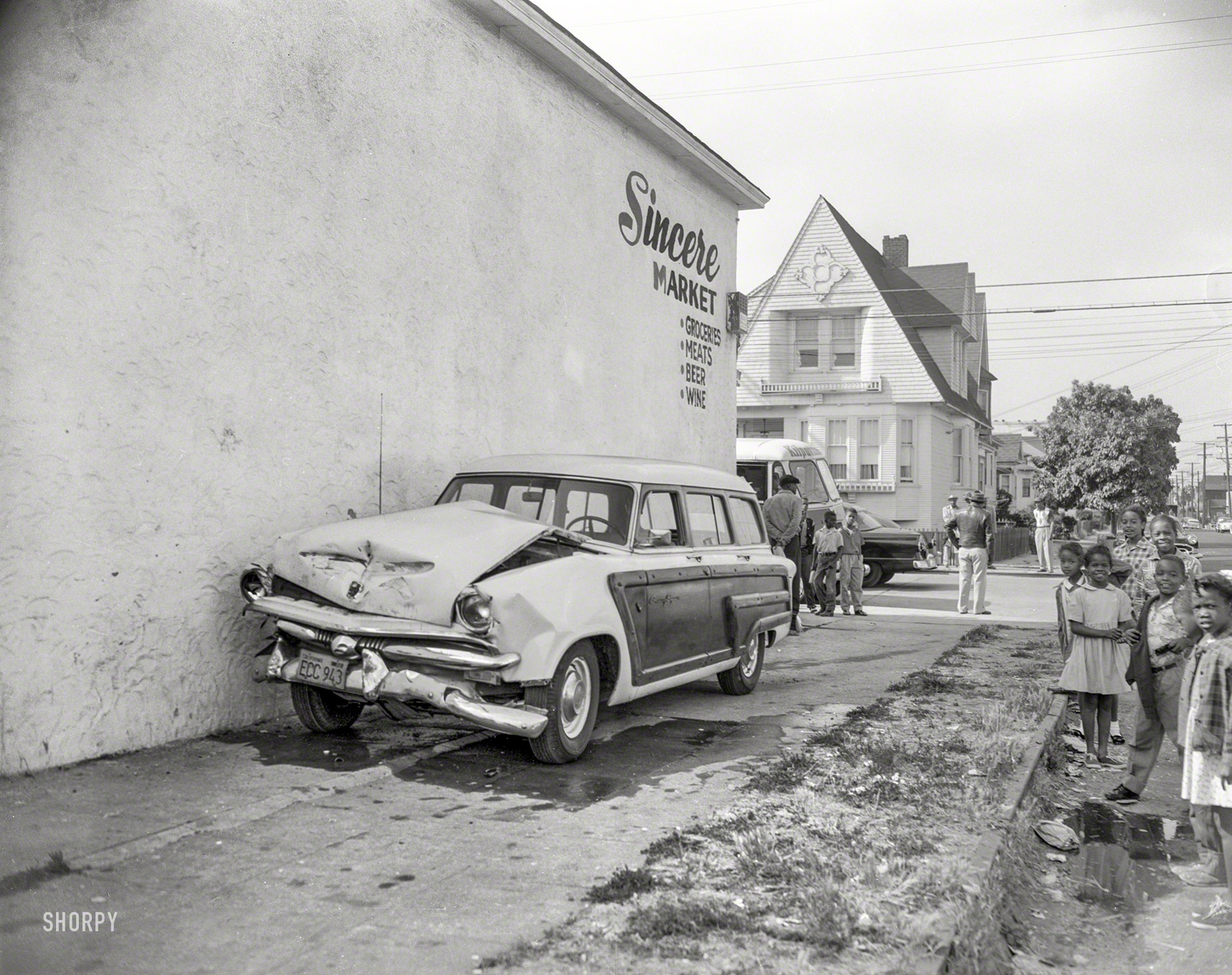"Collision with bread truck." Returning to the scene of the crash at Sincere Market, Linden and 24th streets in Oakland, Calif., circa 1958. View full size.