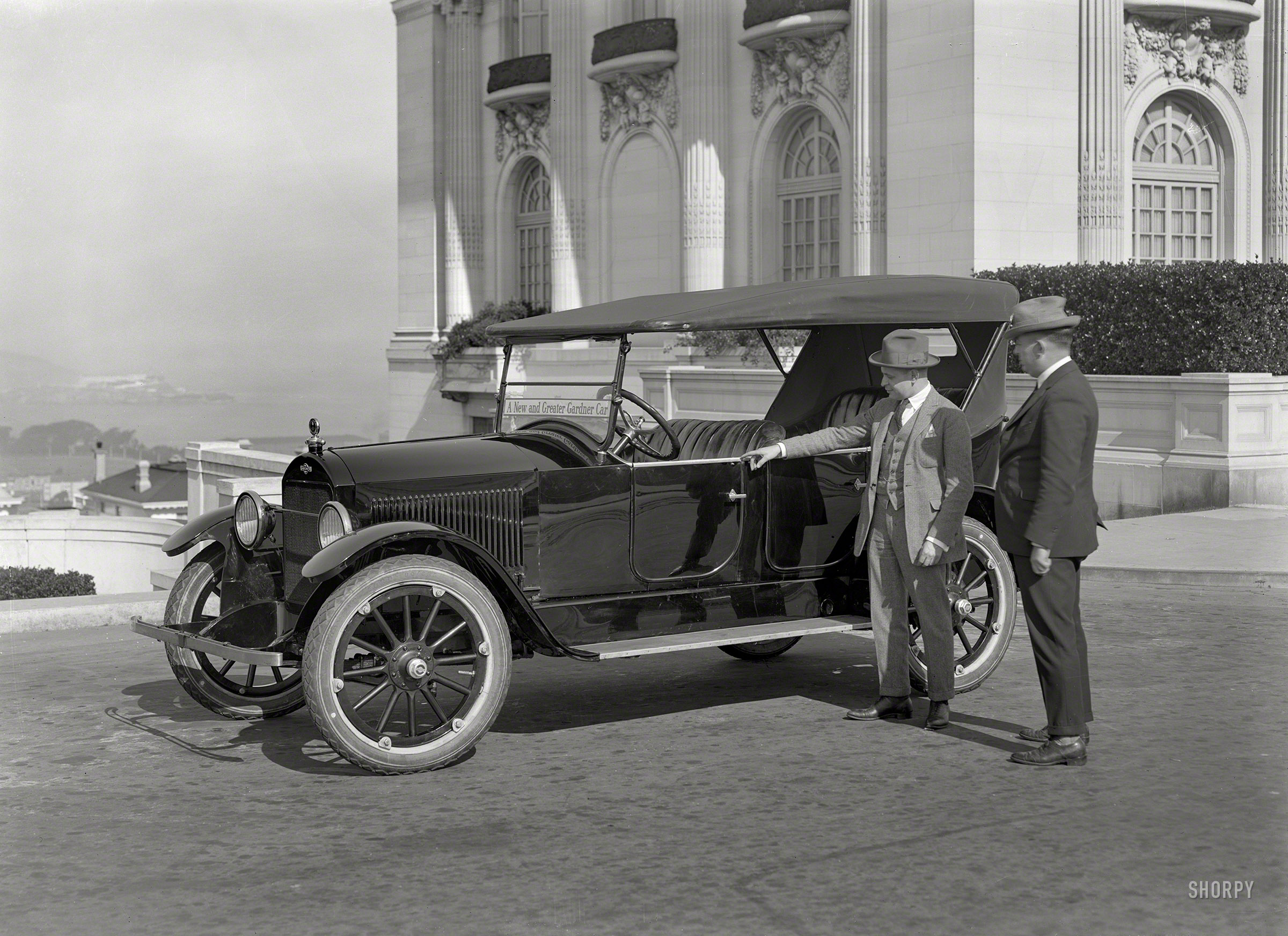 &nbsp; &nbsp; &nbsp; &nbsp; The "New and Greater Gardner" numbered, among its 30 Quality Features for 1922, "curled hair filled cushions, aluminum moulding on body, windshield wiper, Willard threaded rubber battery, door-opening curtains, and clear-vision top covered with Chase Dreadnaught double-texture material."
San Francisco circa 1921. "Gardner car at Spreckels Mansion." 5x7 glass negative by the Bay Area automotive impresario Christopher Helin. View full size.