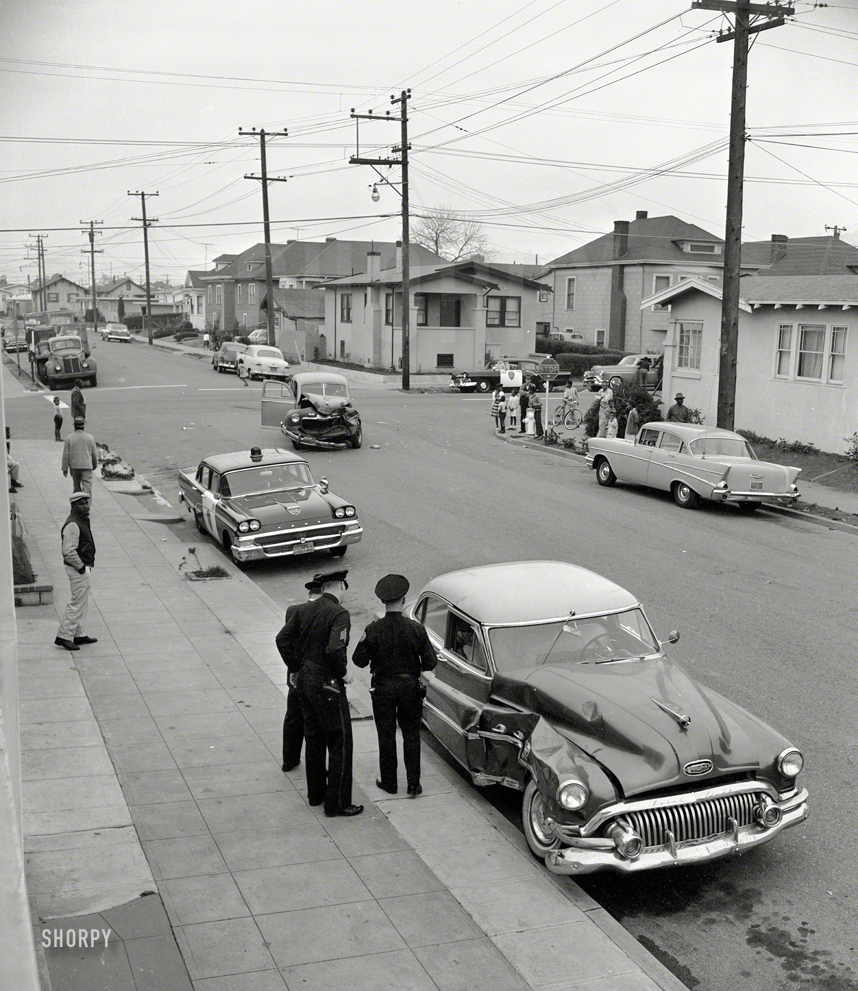 Oakland, Calif., circa 1958, and yet another fender-bender. Let's move along, folks. Nothing to see here! 4x5 acetate negative from the News Archive. View full size.