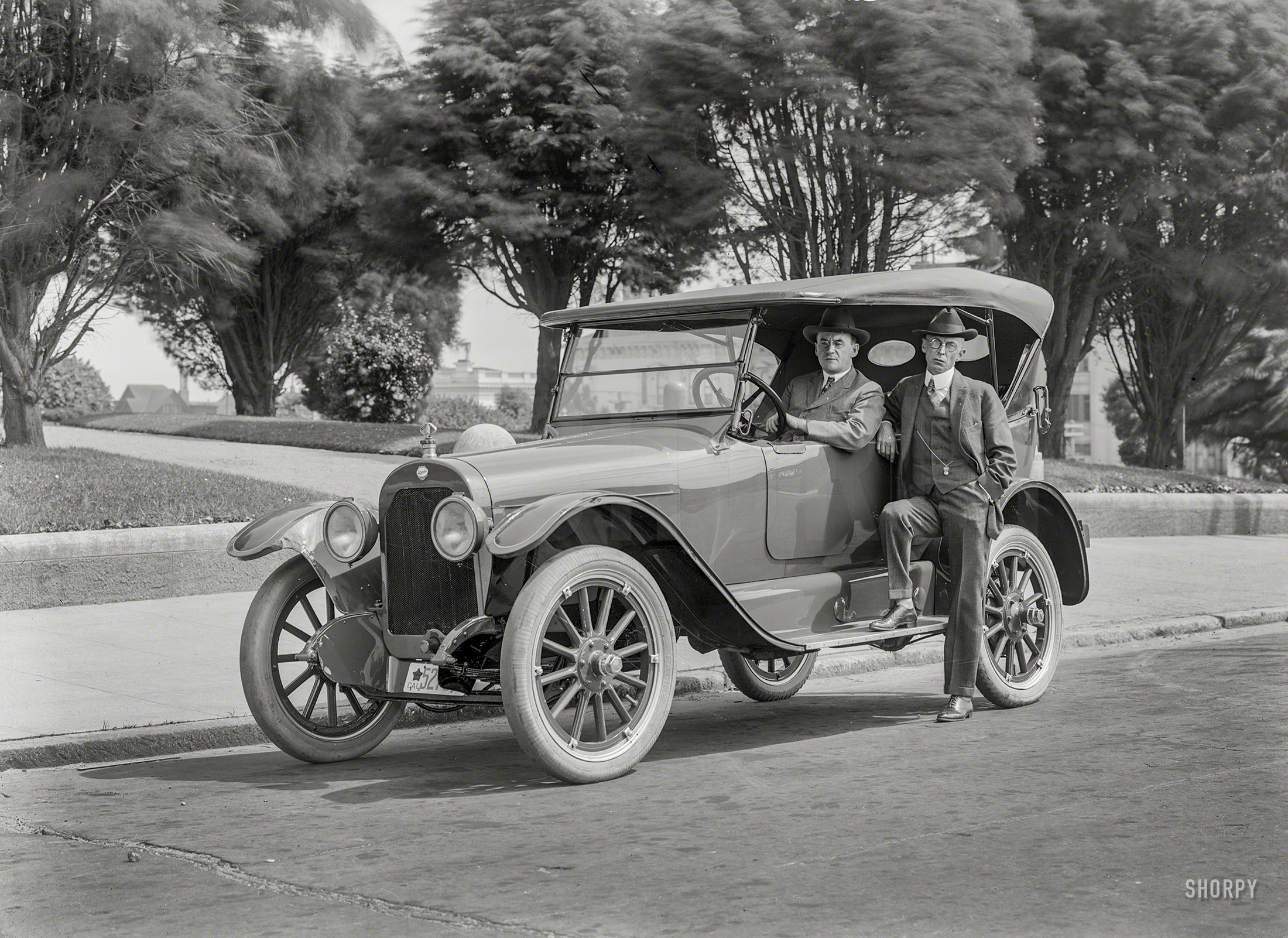 San Francisco circa 1919. "Mitchell touring car at Golden Gate Park." Latest entry in the Shorpy Cavalcade of Cantankerous Conveyances. View full size.