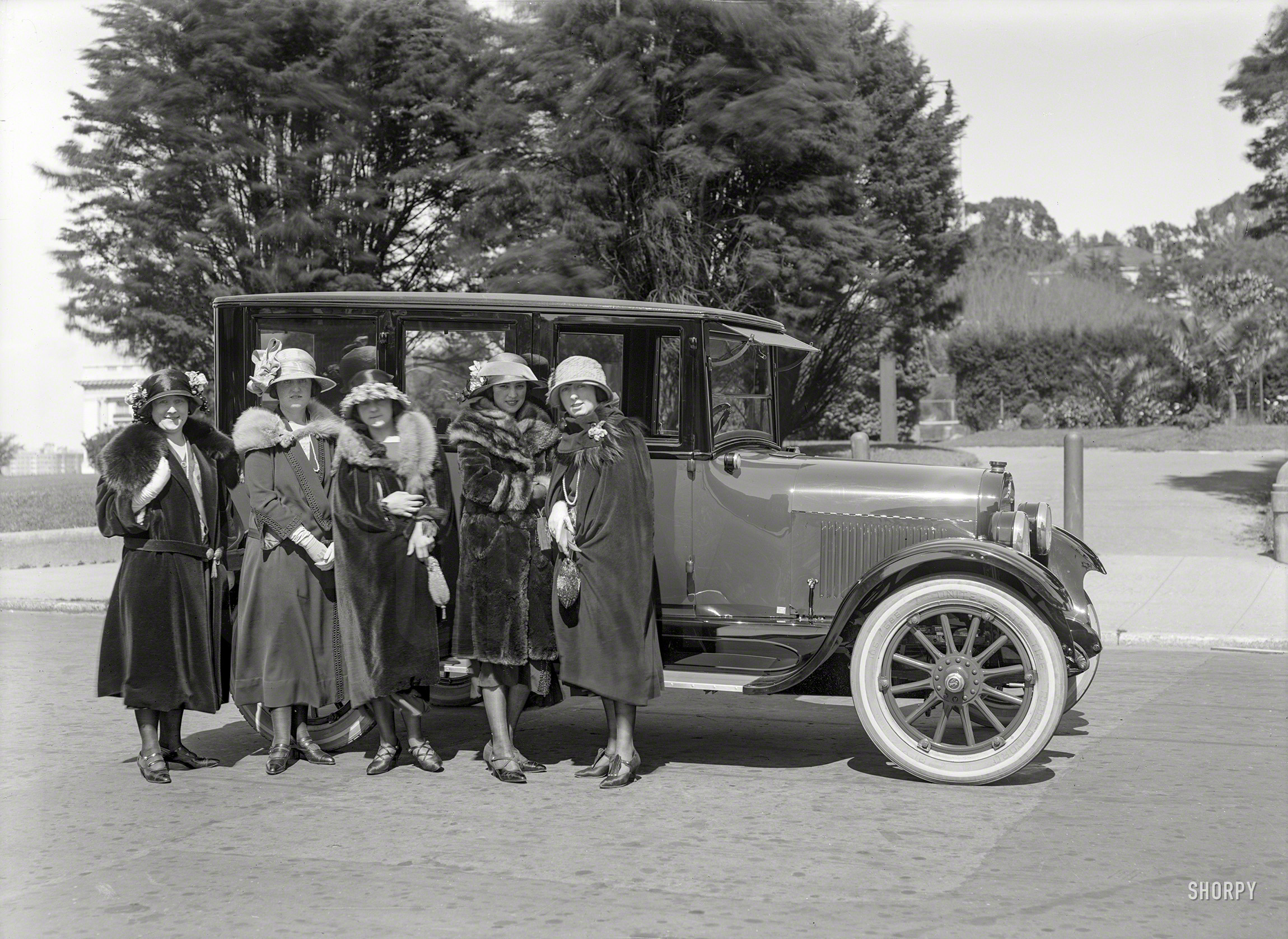 San Francisco circa 1924. "Buick sedan at Lafayette Park -- costumes." If only some of that style would rub off on the car. 5x7 glass negative. View full size.