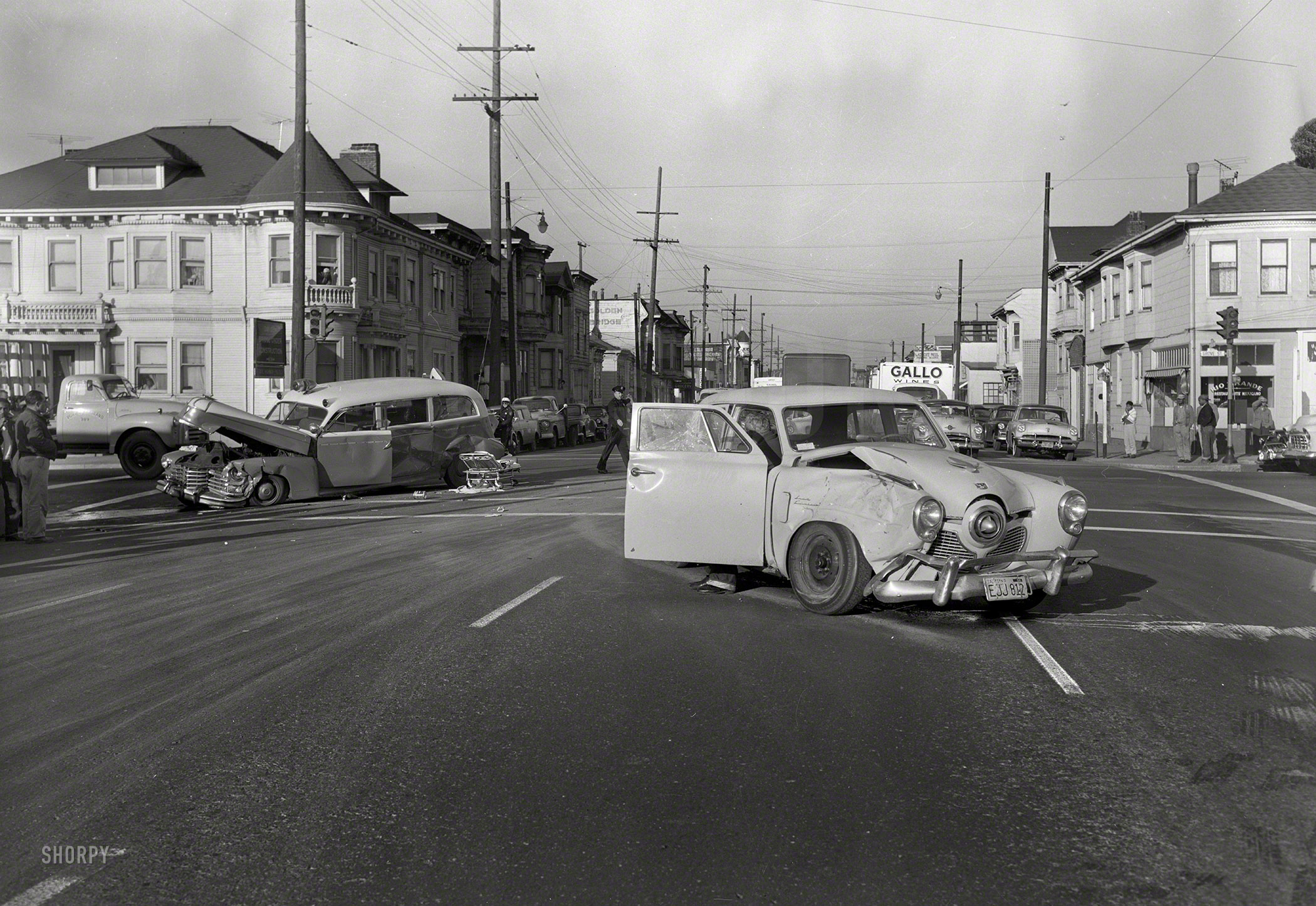 Oakland, California, circa 1957. "Ambulance accident." Our second look at this mash-up of a 1940s Cadillac and -- it can now be revealed -- Studebaker Land Cruiser. 4x5 acetate negative from the News Archive. View full size.