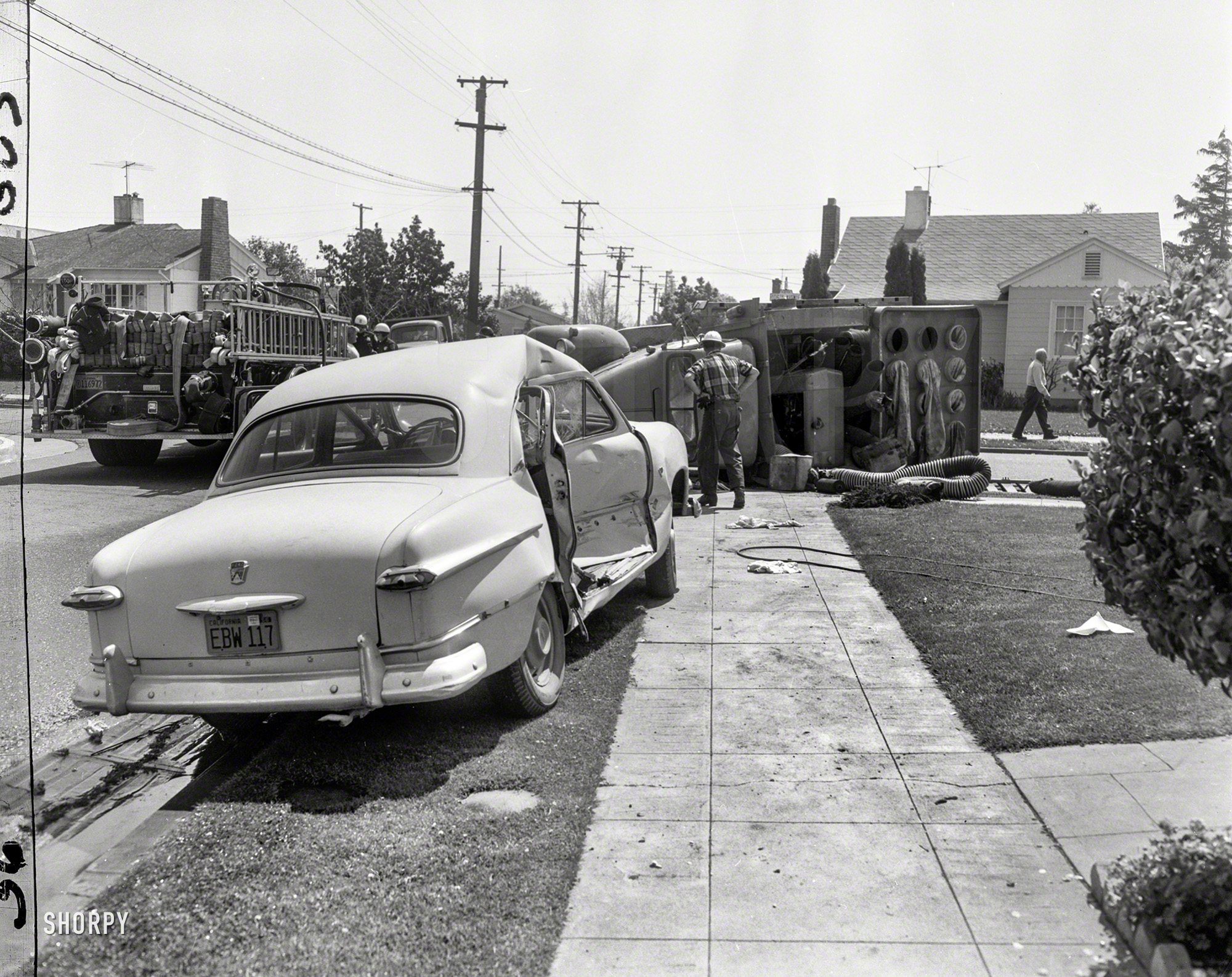 For Motor Mayhem Monday we're back in Oakland circa 1958, with a Ford punching above its weight. 4x5 negative from the News Archive. View full size.