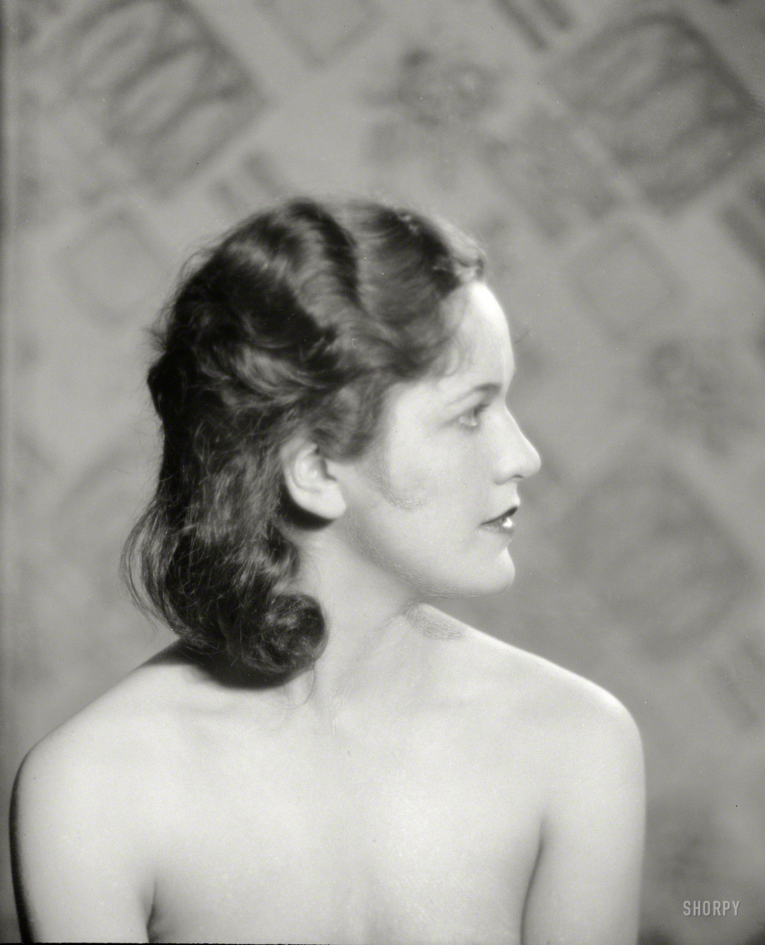 New York, 1930. "Margolies, Betty, Miss, profile view." Somewhere in Lower Manhattan: her neckline. 4x5 nitrate negative by Arnold Genthe. View full size.