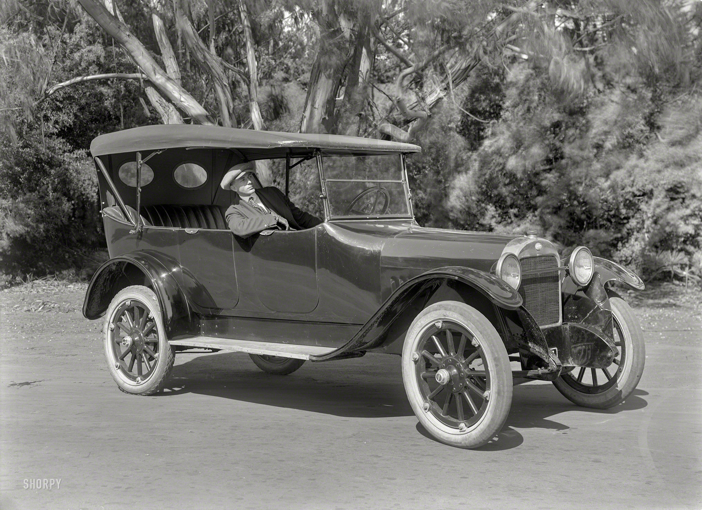 San Francisco circa 1920. "Oakland touring car at Golden Gate Park." Latest entrant in the Shorpy Parade of Prehistoric Phaetons. 5x7 glass negative by Christopher Helin. View full size.