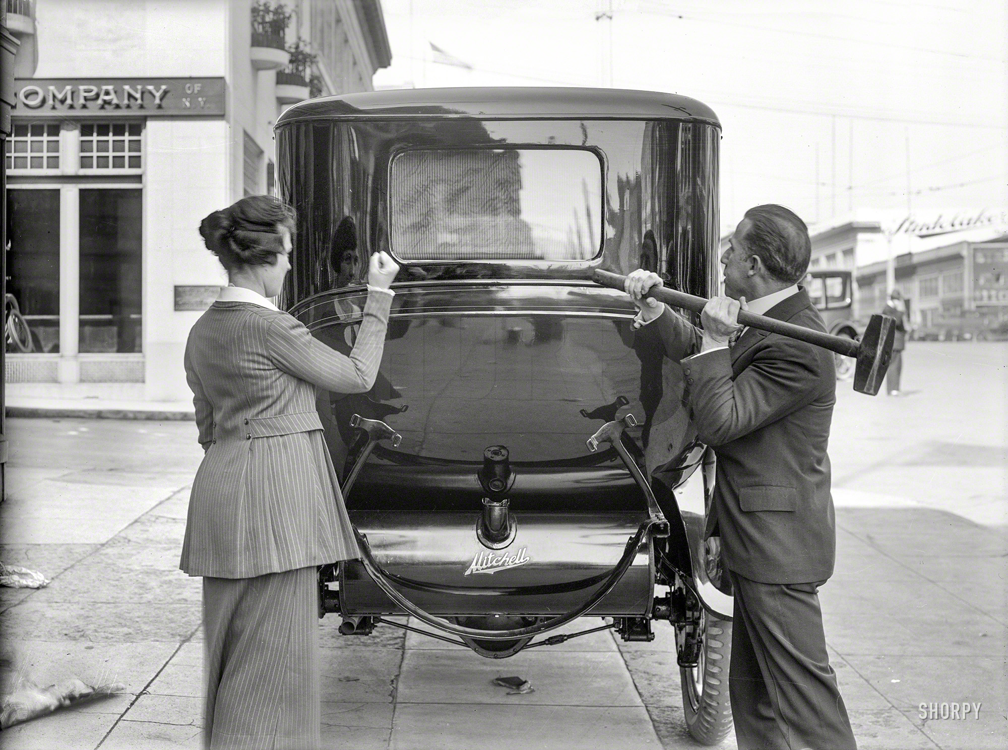San Francisco circa 1918, and what seems to be a demonstration of the paparazzi- proof Mitchell sedan. 5x7 glass negative by Christopher Helin. View full size.