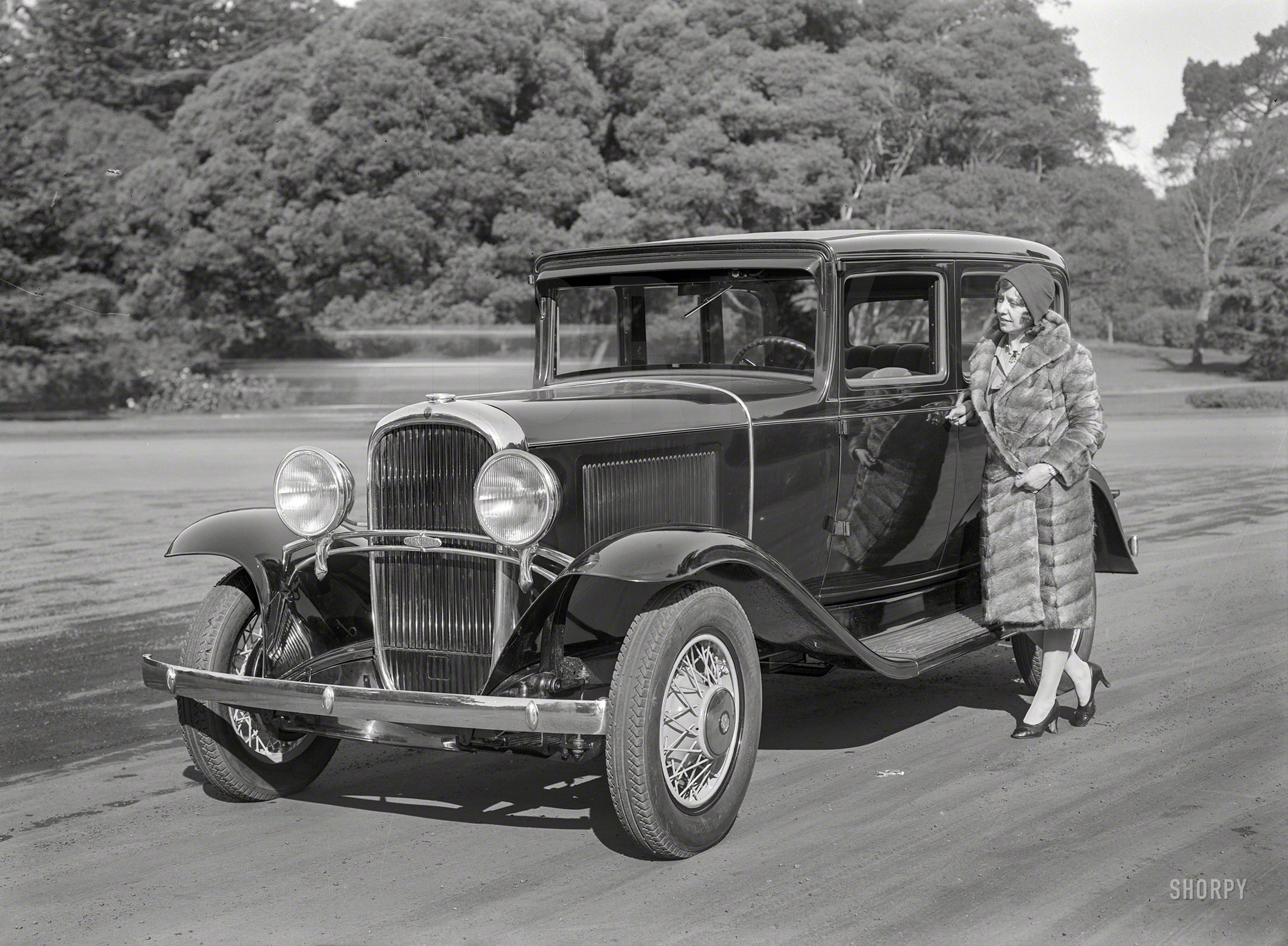 San Francisco, 1931. "Oldsmobile sedan." Latest entry in the Shorpy Compendium of Outré Autos. 5x7 glass negative by Christopher Helin. View full size.