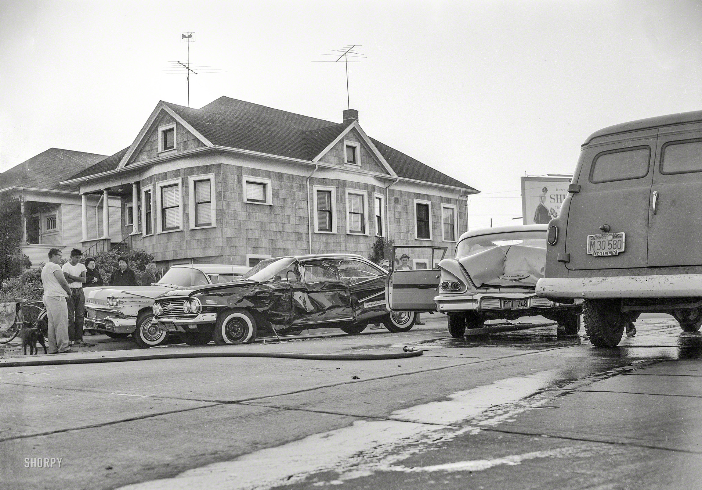 Oakland circa 1960, and a mix-and-mash agglomeration of late-model General Motors vehicles. 4x5 negative from the News Photo Archive. View full size.