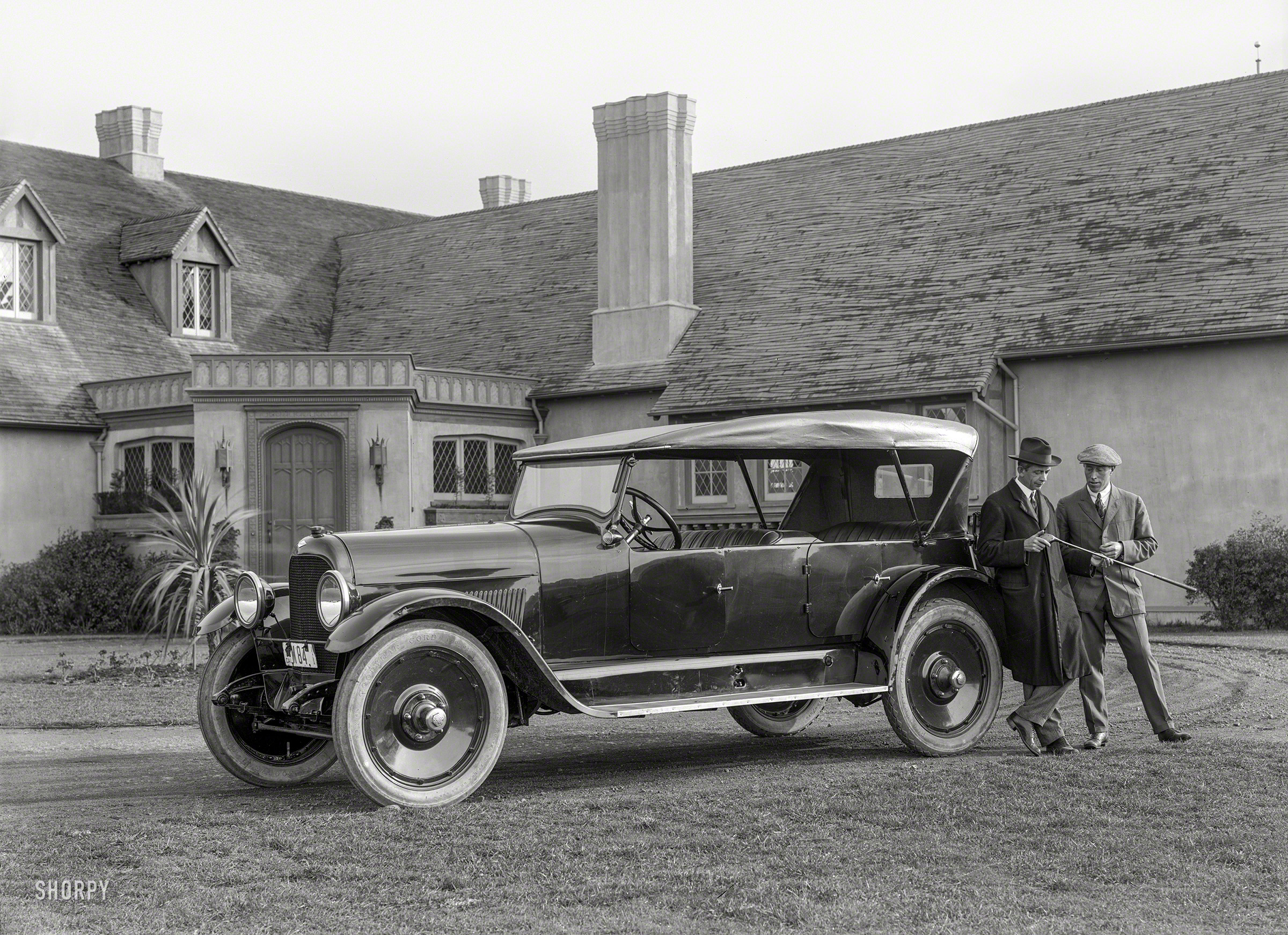 1919. "Paige touring car at San Francisco Golf Club." When a Caddy just isn't enough. 5x7 glass negative by Christopher Helin. View full size.