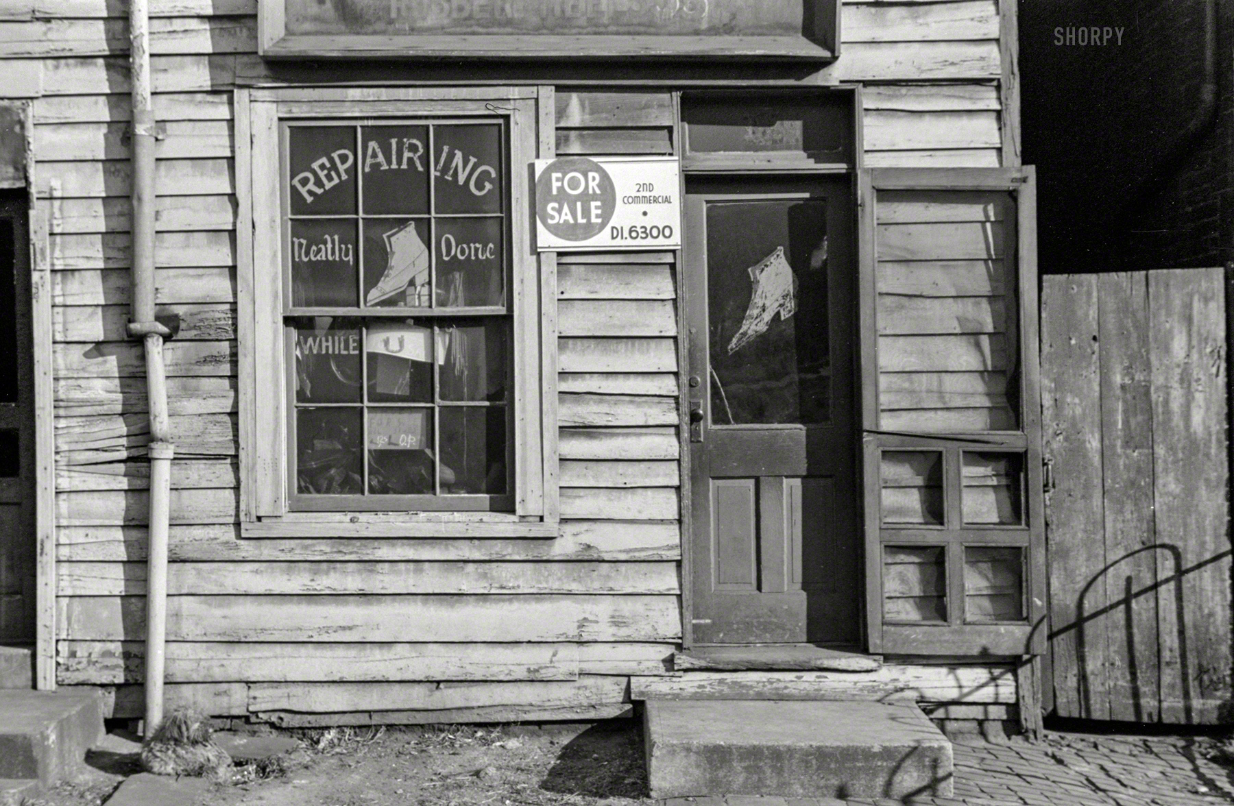 January 1938. Washington, D.C. "Shoe shop on L Street." Right next door to the Good Food Cafe. 35mm nitrate negative by Russell Lee. View full size.