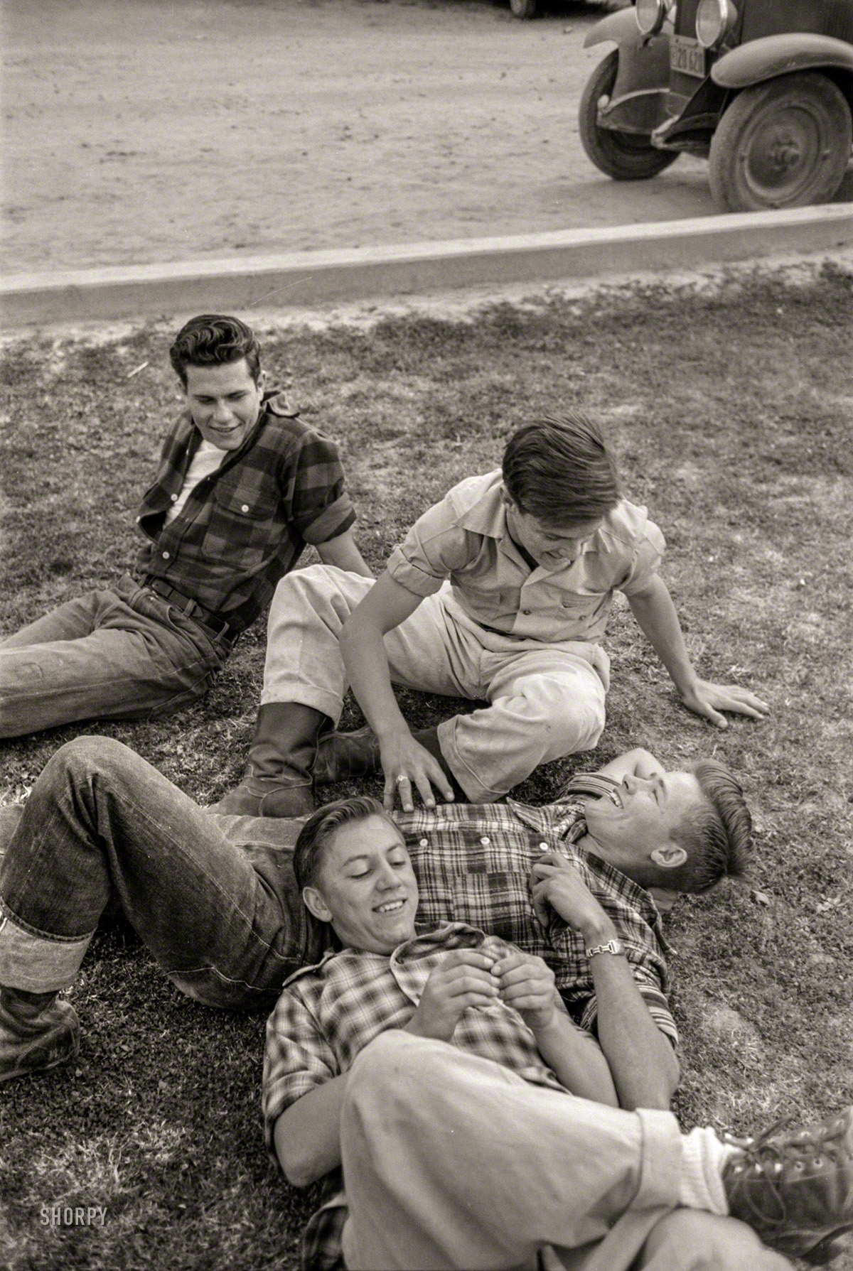 Spring 1942. "El Centro, California (vicinity). Young people at the Imperial County Fair." Photo by Russell Lee for the Office of War Information. View full size.