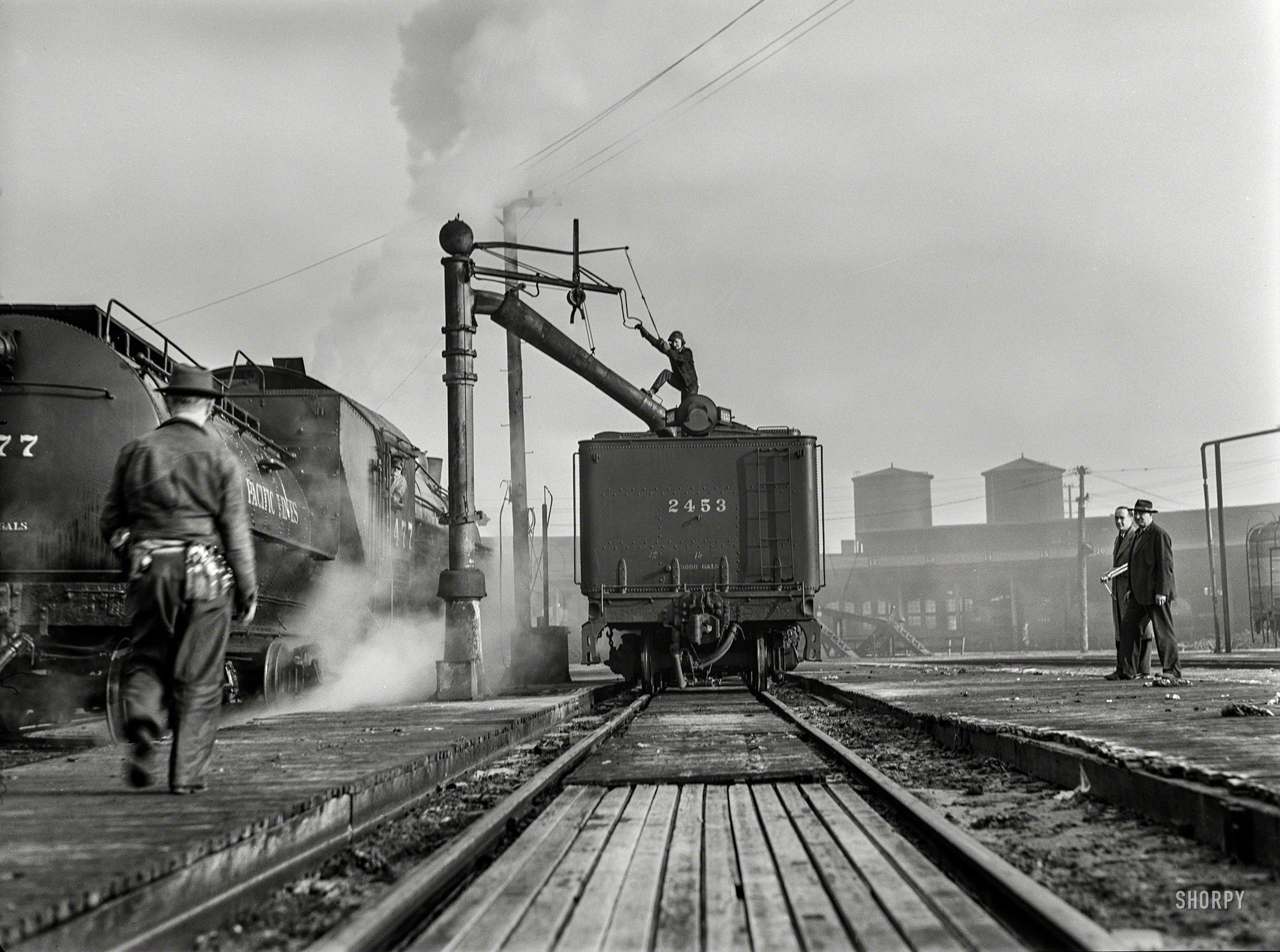 February 1943. "Women in essential services. Women railroad workers take over the care and maintenance of freight and passenger trains in the Southern Pacific Company yards at San Francisco, California." Medium-format negative by Ann Rosener for the Office of War Information. View full size.