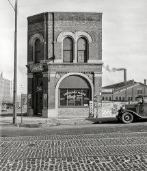 November 1938. "Saloon near railroad yards. Omaha, Nebraska." Our favorite thing here is the signage: Speed Limit 18 Miles, followed closely by Cleo Cola. Photo by John Vachon for the Farm Security Administration. View full size.