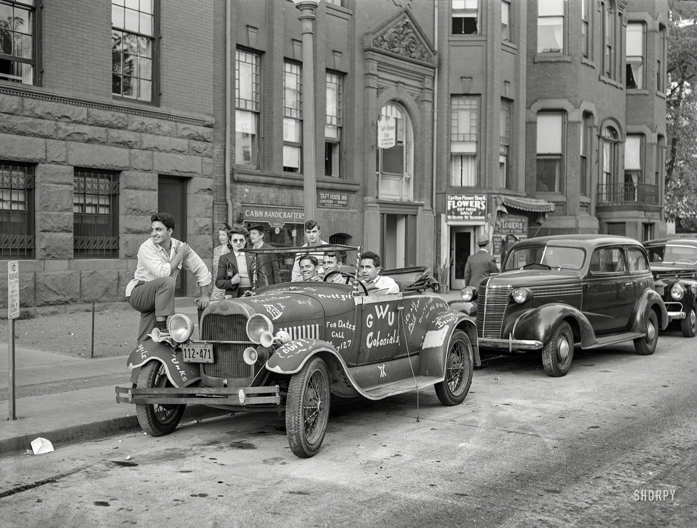 May 1942. Washington, D.C. "Student's car in front of University Club on K Street N.W." Our second glimpse of these collegiate Colonials and their graffiti-garnished jalopy. Medium format acetate negative by John Ferrell for the Office of War Information. View full size.