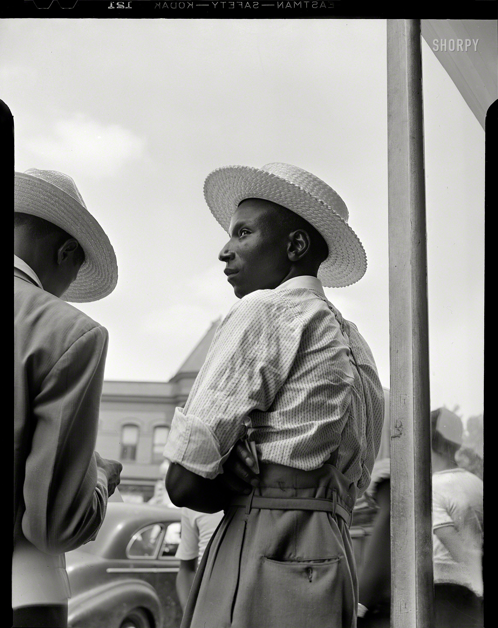 August 1942. Washington, D.C. "Saturday afternoon, Seventh Street and Florida Avenue N.W." Photo by Gordon Parks, Office of War Information. View full size.