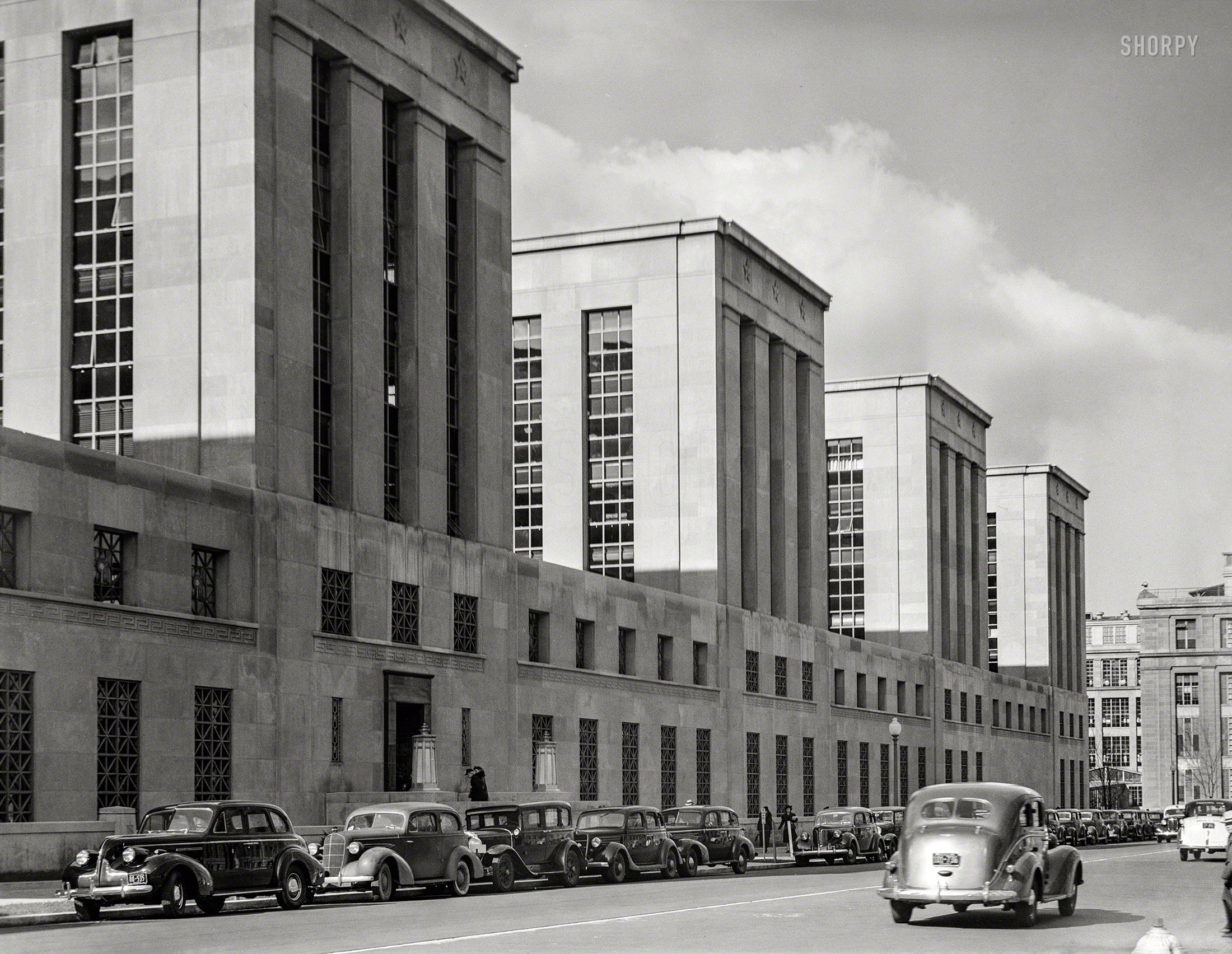 Washington, D.C., circa 1940. "Bureau of Engraving and Printing Annex, C Street S.W." 4x5 inch acetate negative. View full size.