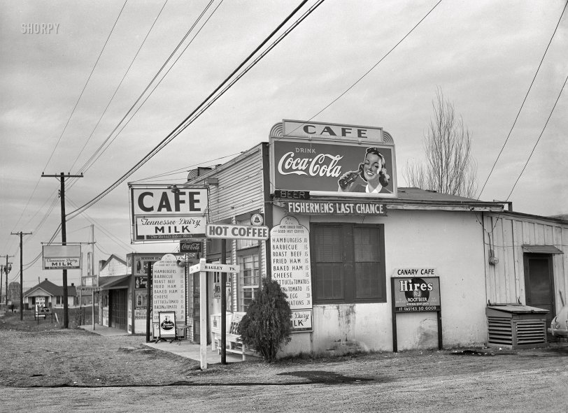 January 1942. "Roadside stand -- U.S. Highway 80 between Dallas and Fort Worth, Texas." Acetate negative by Arthur Rothstein for the Office of War Information. View full size.
