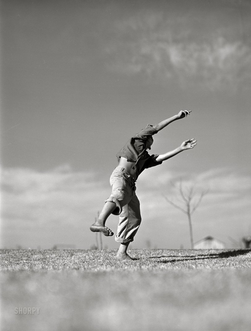 January 1942. "Flying model airplane. Farm Security Administration camp at Robstown, Texas." Medium format acetate negative by Arthur Rothstein. View full size.
