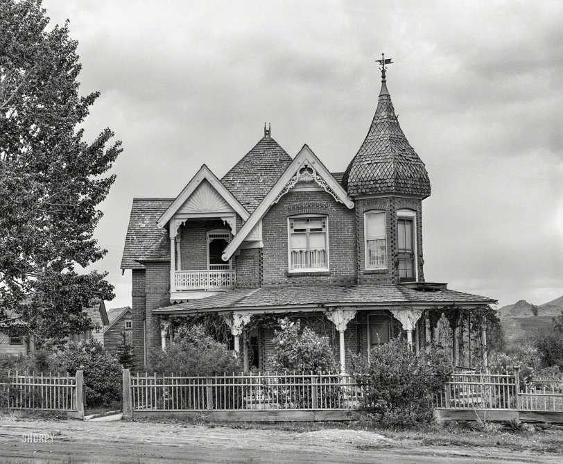 Ghost House: 1939