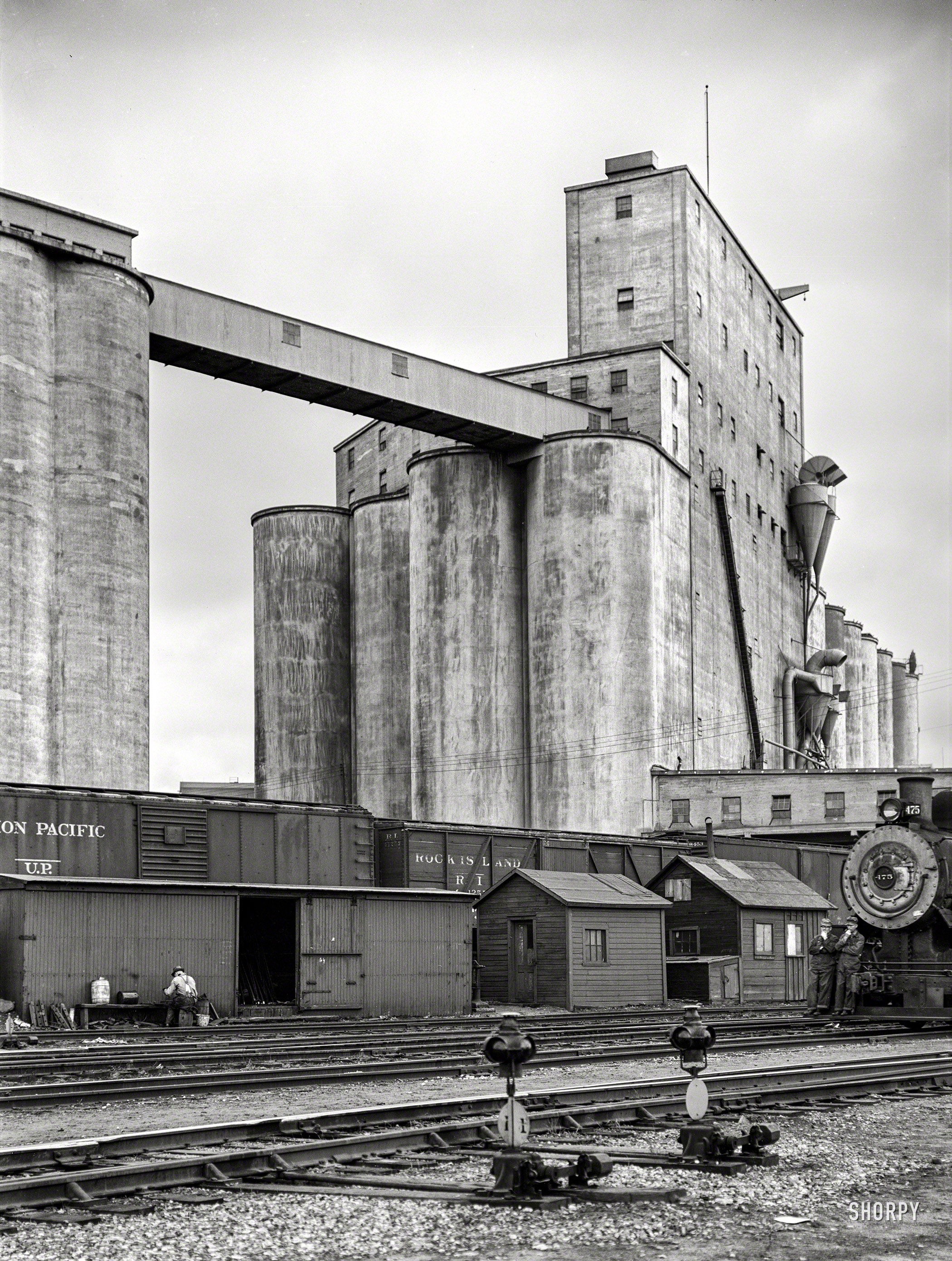September 1939. "Grain elevator. Minneapolis, Minnesota." Medium format negative by Arthur Rothstein, Farm Security Administration. View full size.