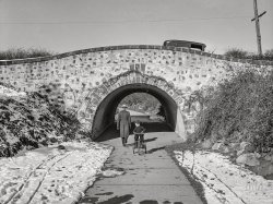 November 1935. "Underground pass at the Radburn, New Jersey, model housing community which alleviates the dangers of the highway. Radburn is a privately financed model town that furnished some of the ideas for the U.S. suburban Resettlement Agency 'Greenbelt' towns." Nitrate negative by Carl Mydans for the Resettlement Administration. View full size.
