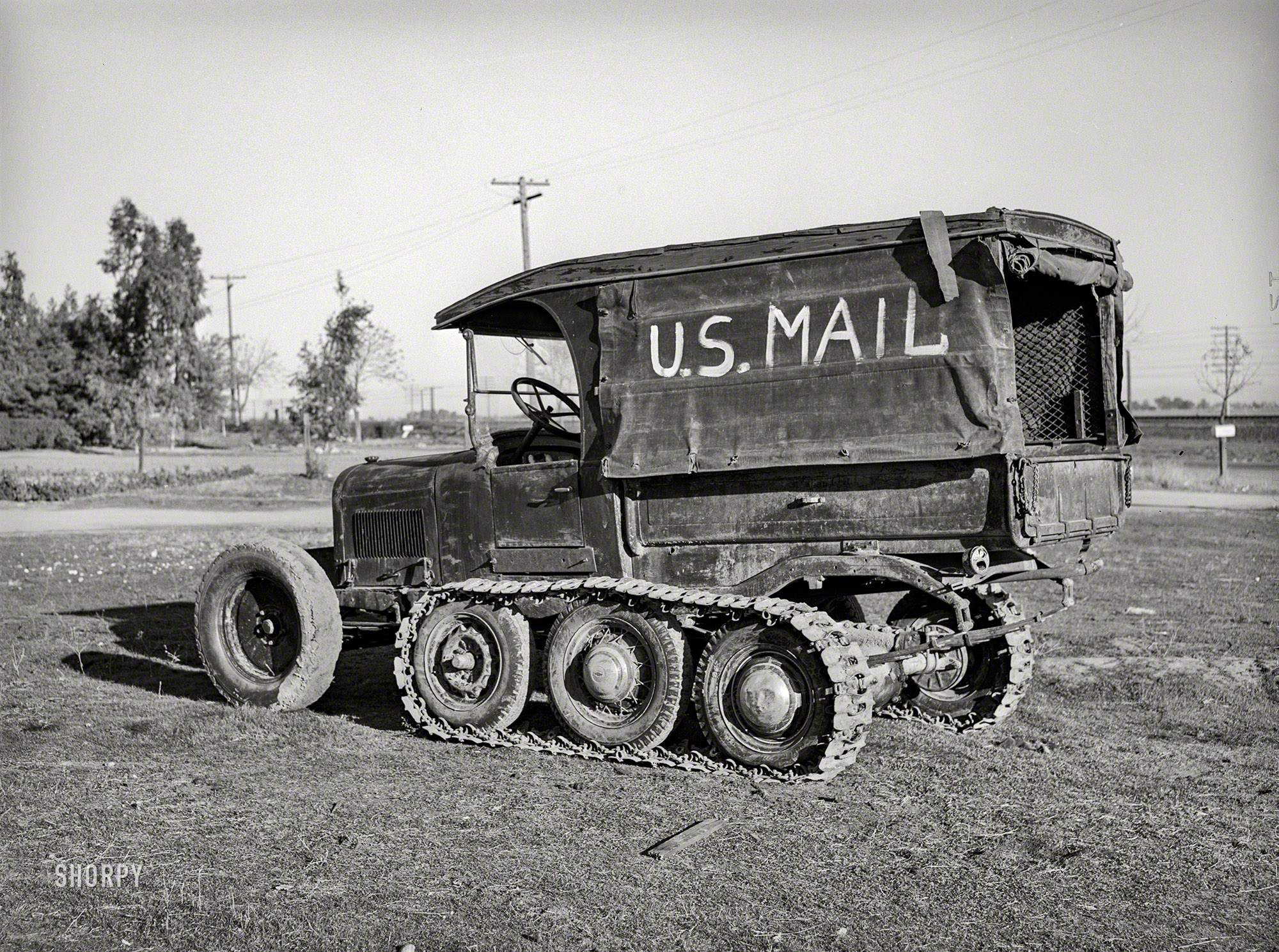 November 1940. "U.S. Mail truck used in snowy mountain sections of Nevada County, California." Acetate negative by Russell Lee. View full size.
