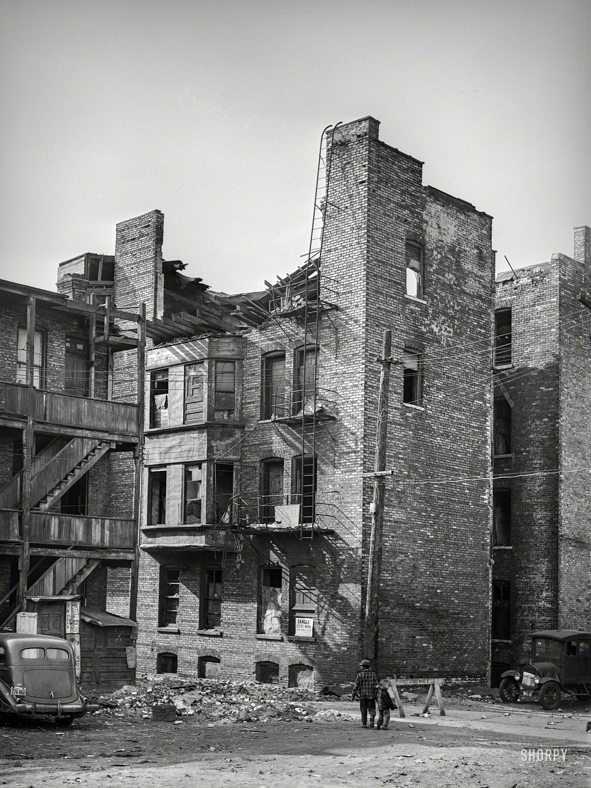 April 1941. Chicago. "Children playing next to condemned building in the 'black belt,' Negro section on the South Side." Photo by Russell Lee. View full size.