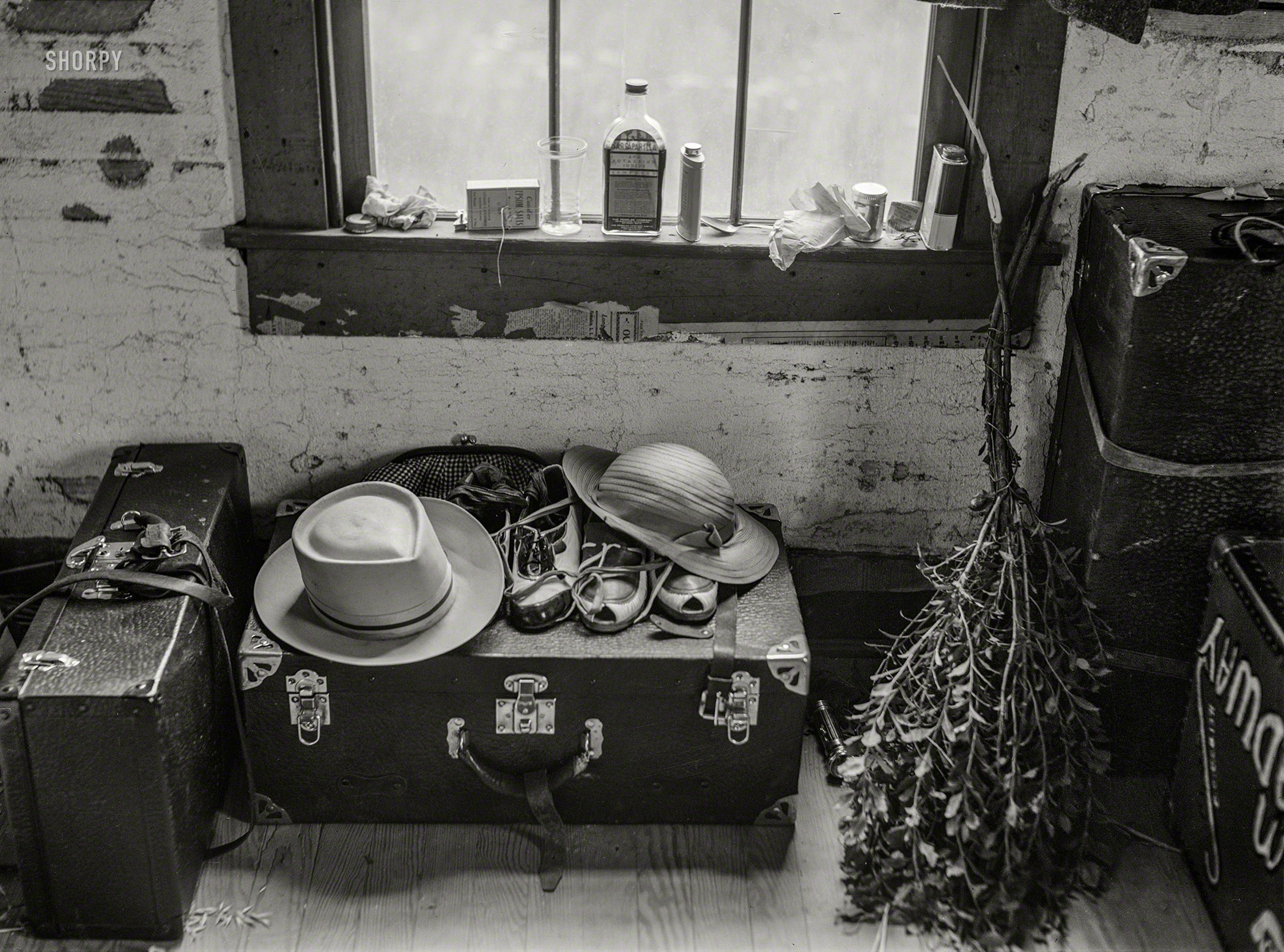 July 1940. "In the new home of a group of migrants just arrived at Onley, Virginia. Barracks, surrounded by barbed wire fence, house Negro agricultural workers from Florida who have come to work the Eastern Shore strawberry, onion and cabbage fields in picking, grading and canning." Medium format acetate negative by Jack Delano for the Farm Security Administration. View full size.