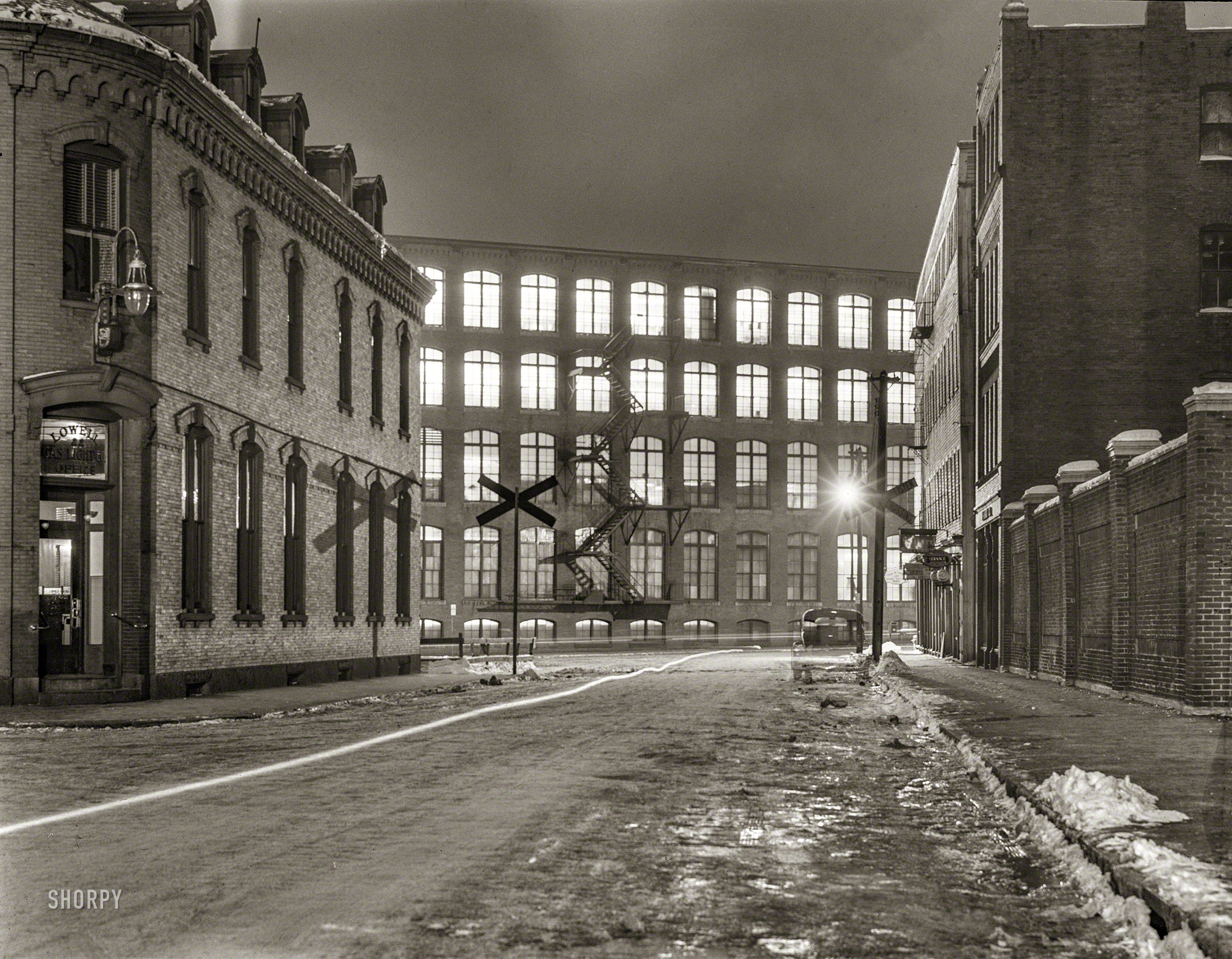 January 1941. "Textile mill working all night in Lowell, Massachusetts." Acetate negative by Jack Delano for the Farm Security Administration. View full size.