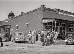 September 1940. "Farmers and townspeople in center of town on court day. Campton, Kentucky." Acetate negative by Marion Post Wolcott. View full size.