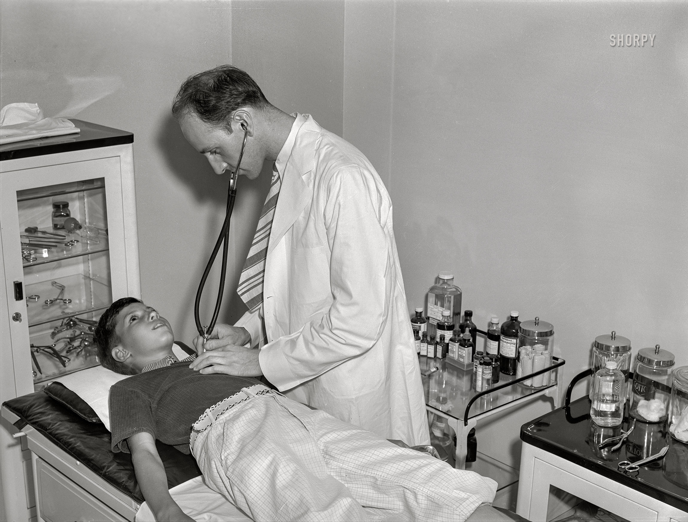 September 1939. "Boy being examined by doctor. Greendale, Wisconsin. This is the Greendale branch of the Milwaukee Group Health Association." Medium format acetate negative by John Vachon for the Resettlement Administration. View full size.