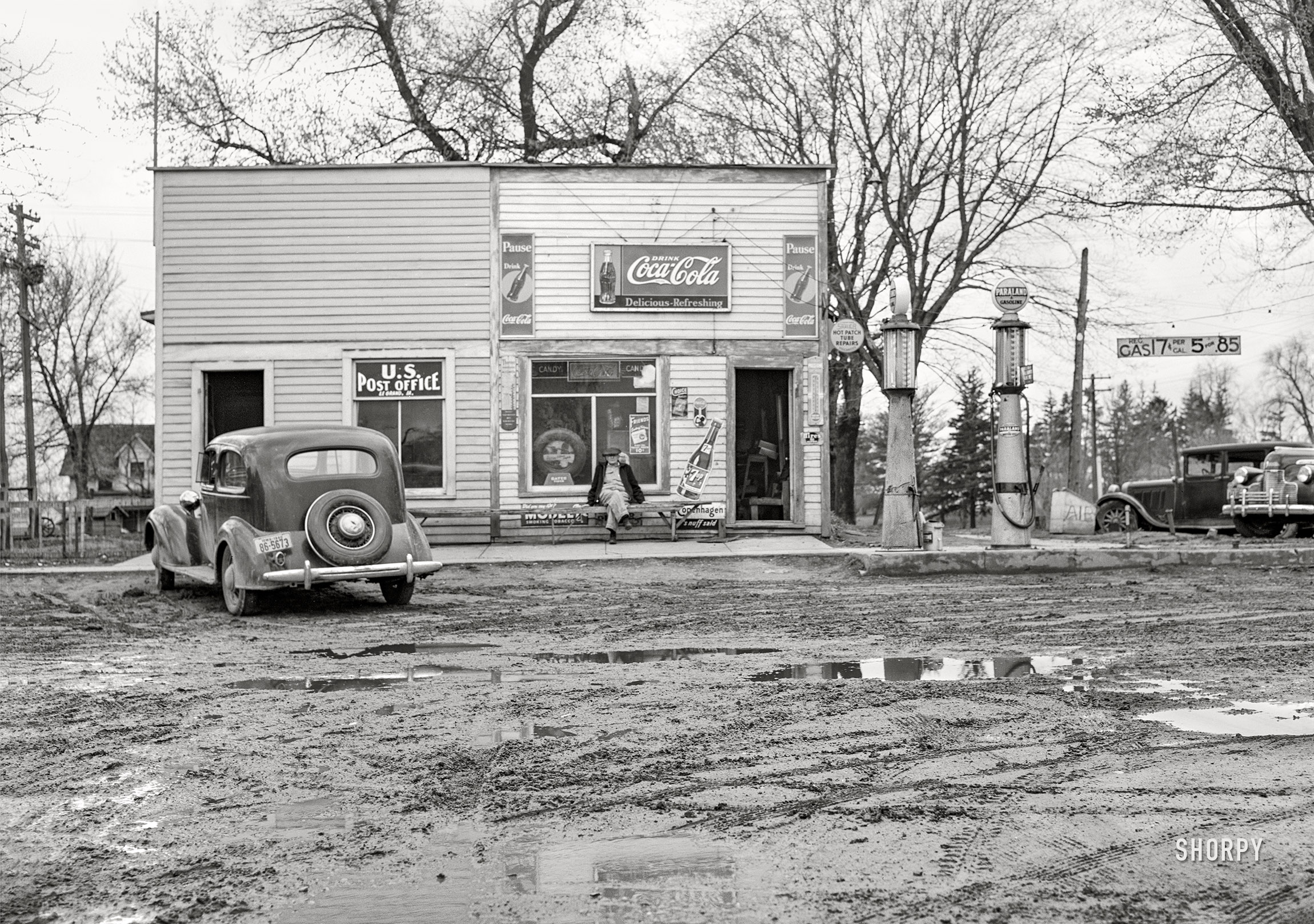 April 1940. "Post office and gas station. Le Grand, Iowa." Medium format acetate negative by John Vachon for the Farm Security Administration. View full size.