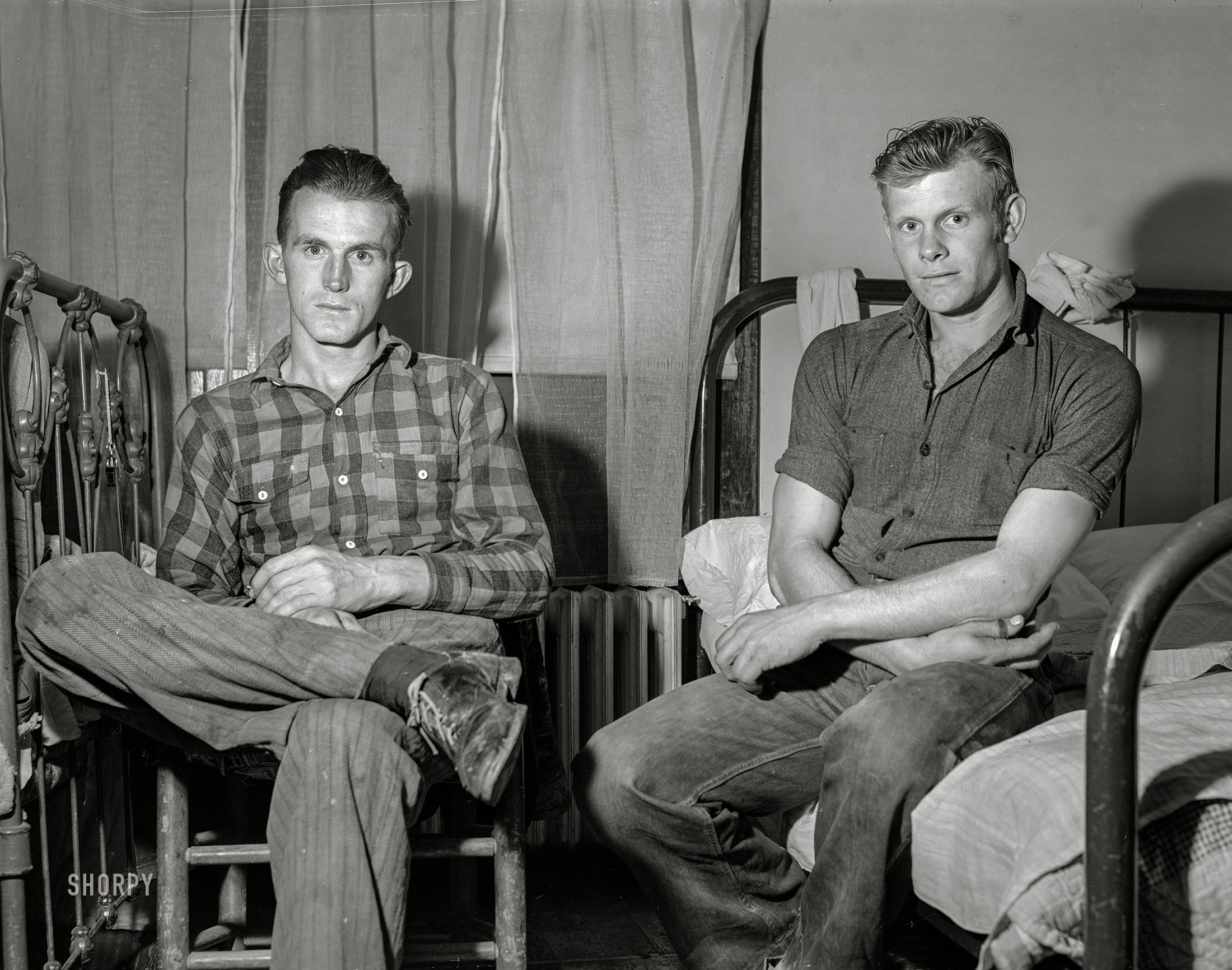 December 1940. Radford, Virginia. "Construction workers in room at Mrs. Jones's boardinghouse. Six men live in this room. Three beds, pay eight to ten dollars a week rent. Most of them have families they left behind in Bluefield, West Virginia; Bristol, Tennessee; or High Point, North Carolina. They are carpenters, carpenters' assistants, riggers and laborers. They make sixty cents to $1.25 per hour." Acetate negative by John Vachon. View full size.