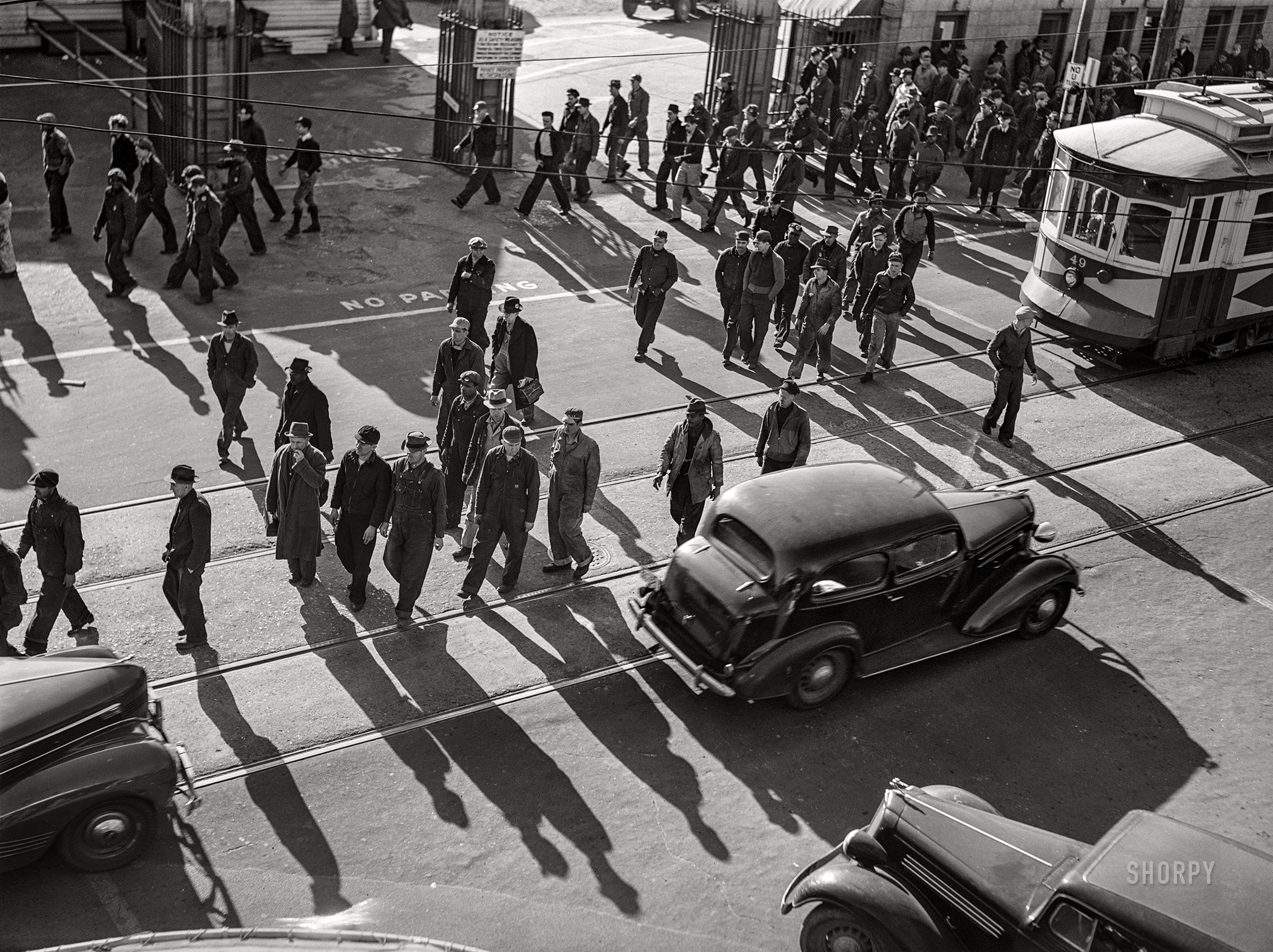 March 1941. "Newport News, Virginia. Shipyard employees getting out at 4 p.m." Medium format acetate negative by John Vachon. View full size.
