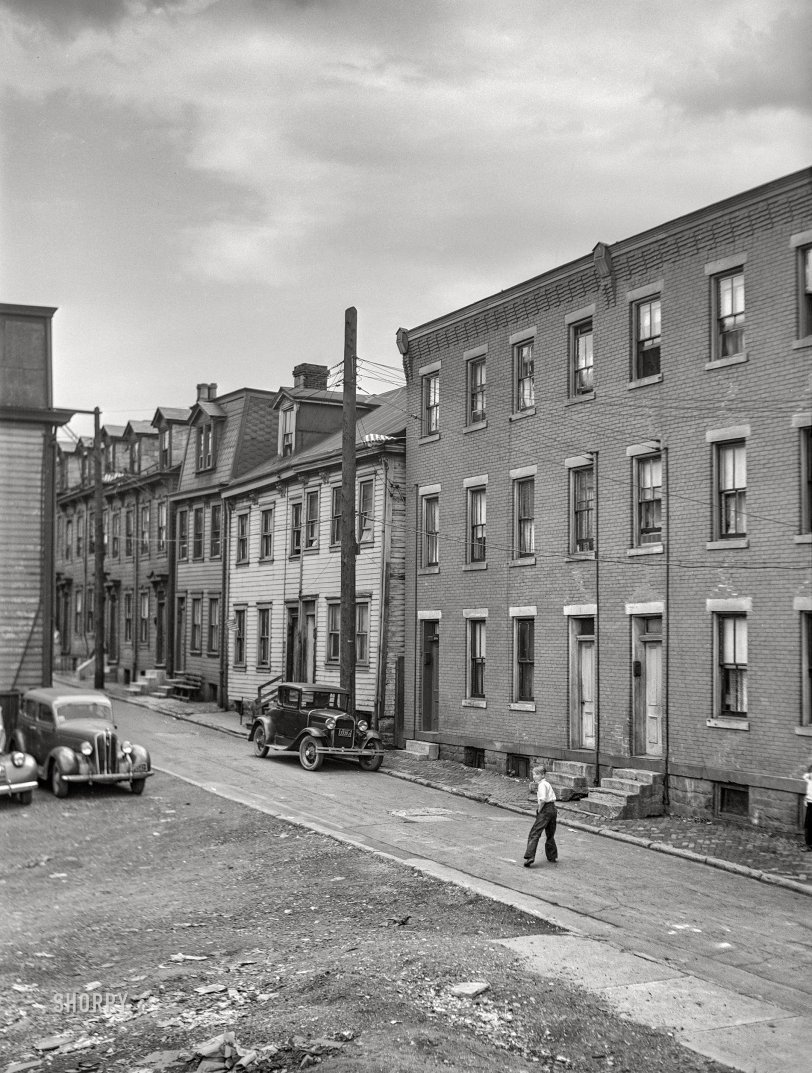 June 1941. "Pittsburgh, Pennsylvania." Medium format acetate negative by John Vachon for the Farm Security Administration. View full size.

