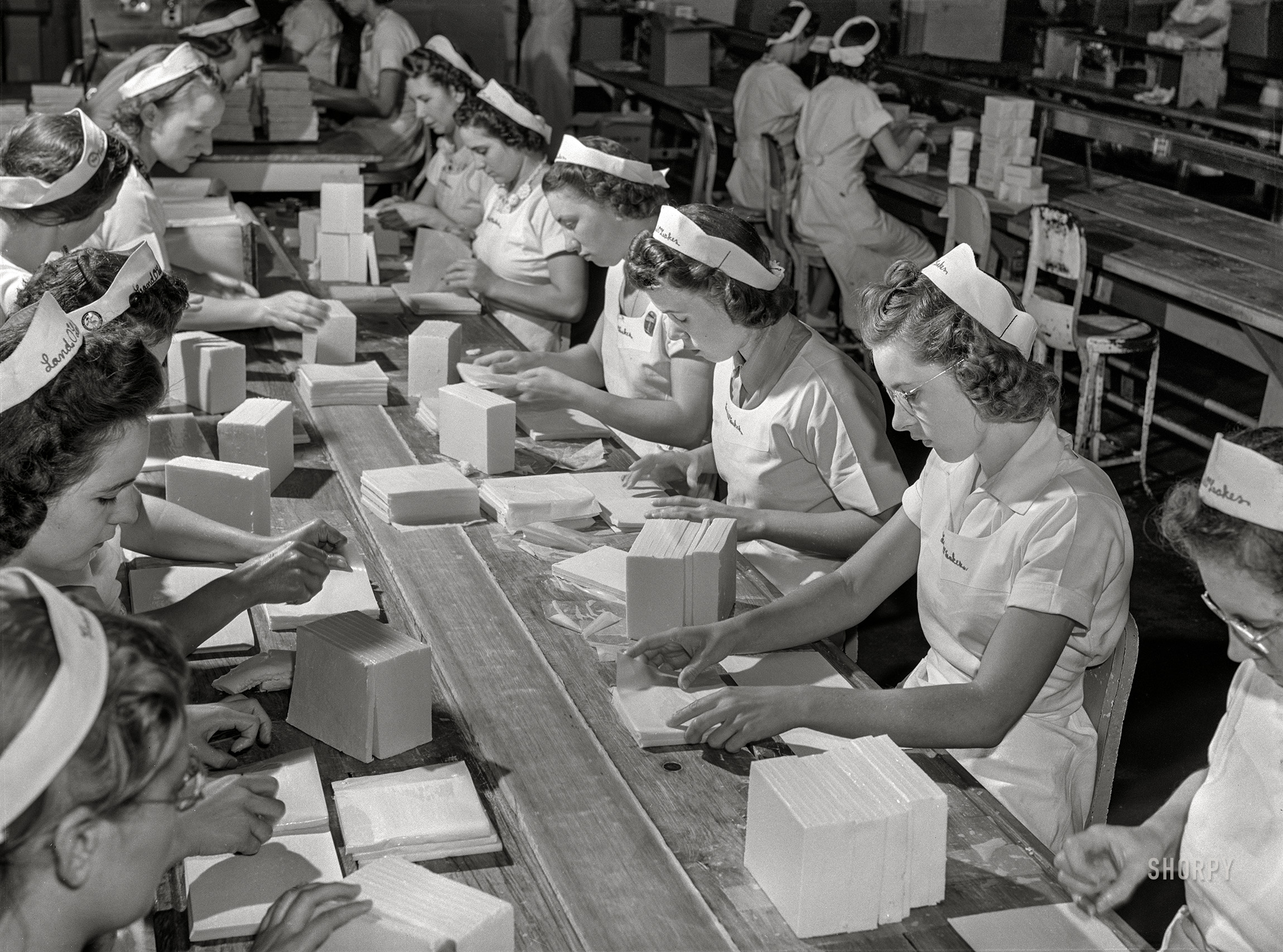July 1941. "Packing butter cut into squares for use in restaurants. Land O'Lakes plant, Minneapolis, Minnesota." Acetate negative by John Vachon. View full size.