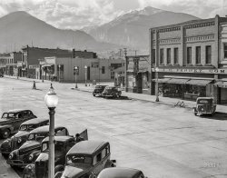 April 1942. "Hamilton, Ravalli County, Montana." At the Montana Cafe: "Good Eats." Medium format acetate negative by John Vachon for the Office of War Information. View full size.