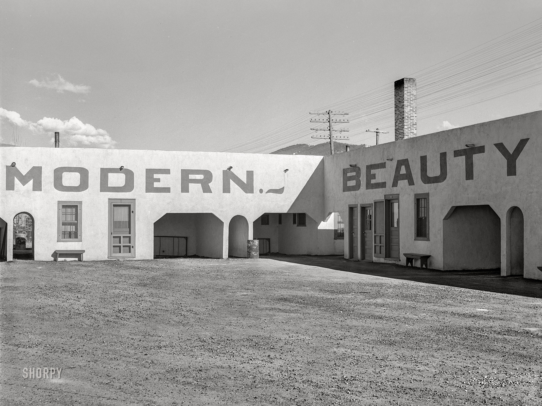 April 1942. "Missoula, Montana. Tourist apartments." The "Strictly Modern" Beauty Ress Court. Acetate negative by John Vachon for the Farm Security Administration. View full size.