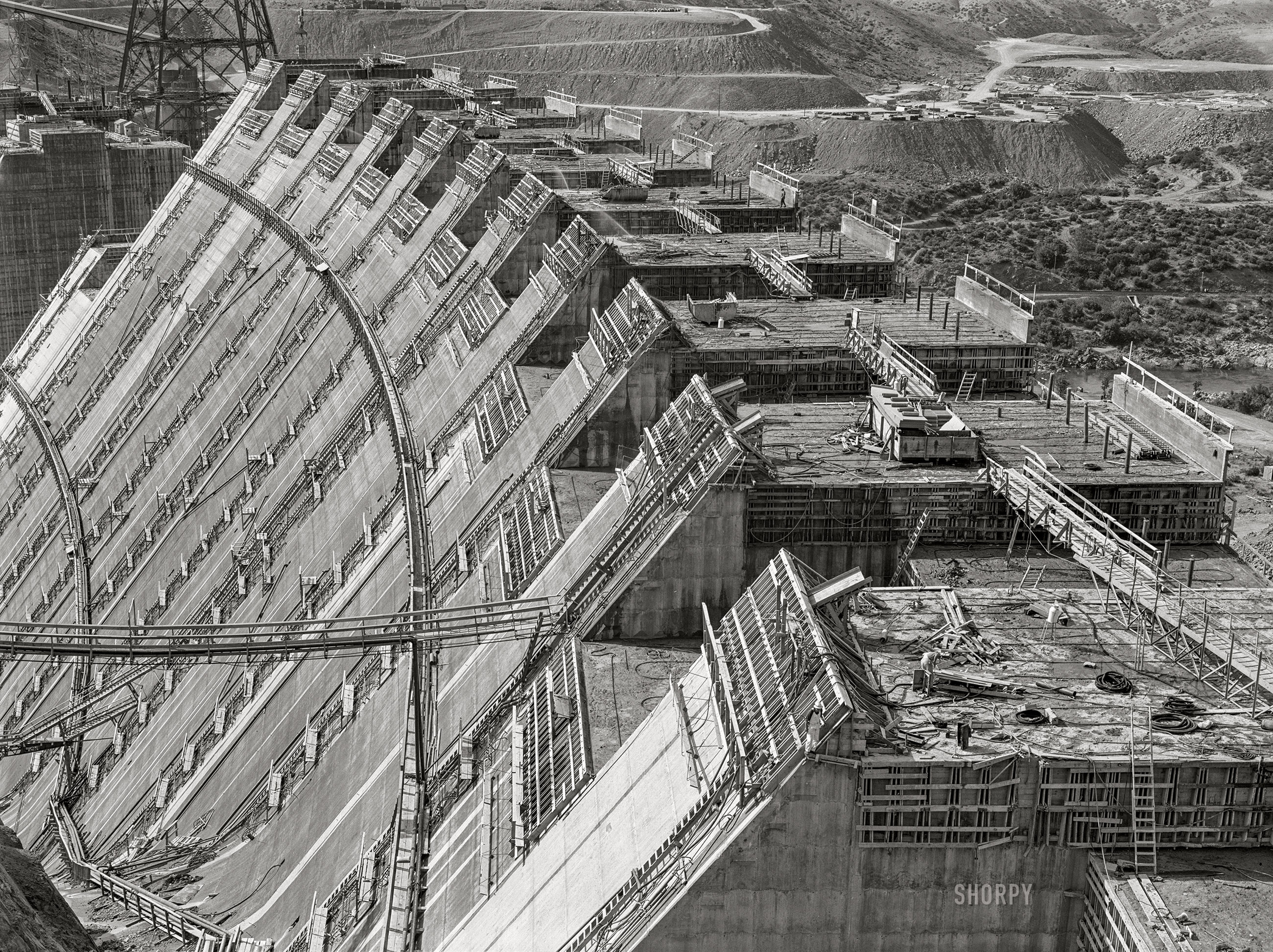 June 1942. "Shasta Dam, Shasta County, California. The dam under construction." Medium format acetate negative by Russell Lee for the Office of War Information. View full size.