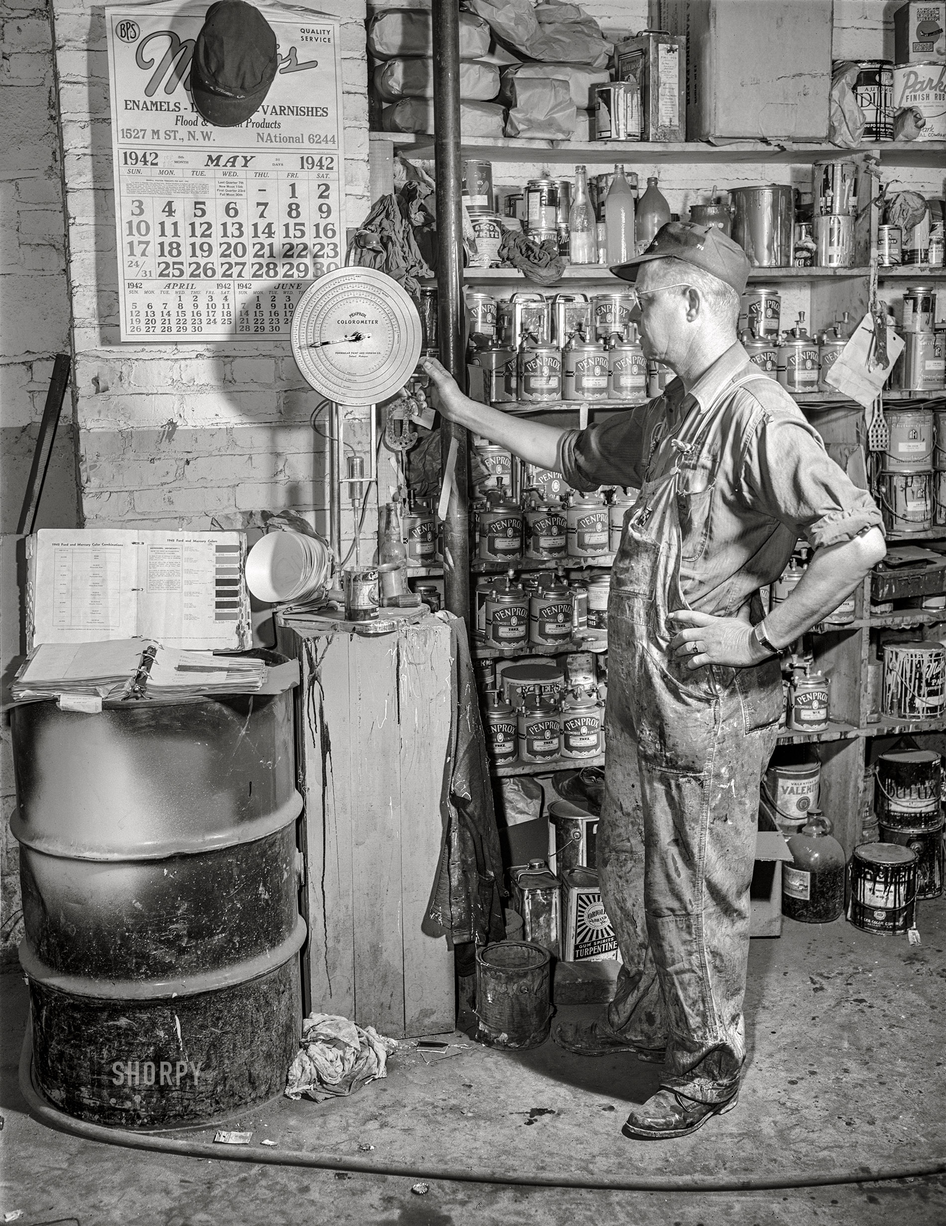 May 1942. "Arlington, Virginia. Auto refinishing plant. Mechanical paint mixer." 4x5 inch acetate negative by John Collier for the Office of War Information. View full size.
