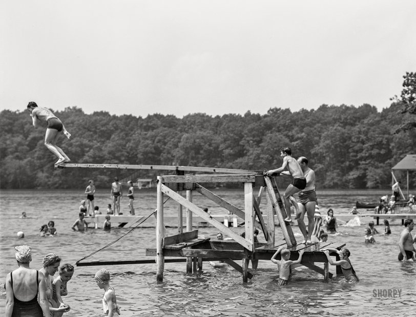 July 1942. "Bridgeton, New Jersey. Facilities for workers employed at the Seabrook Farms. Fourth of July picnic at Parvin Park." 4x5 acetate negative by John Collier. View full size.