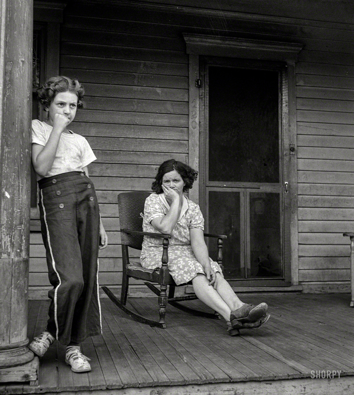 August 1940. "Women in Upper Mauch Chunk, Pennsylvania." Medium-format negative by Jack Delano for the Resettlement Administration. View full size.